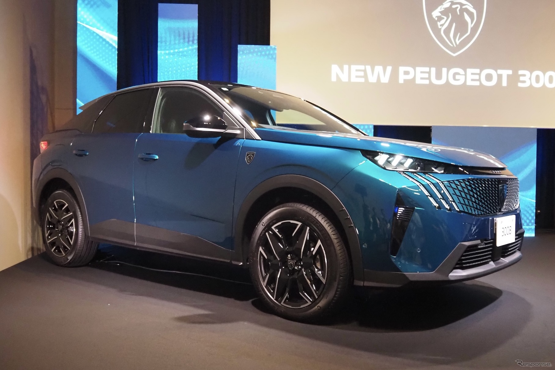 プジョー3008新型（ハイブリッド）