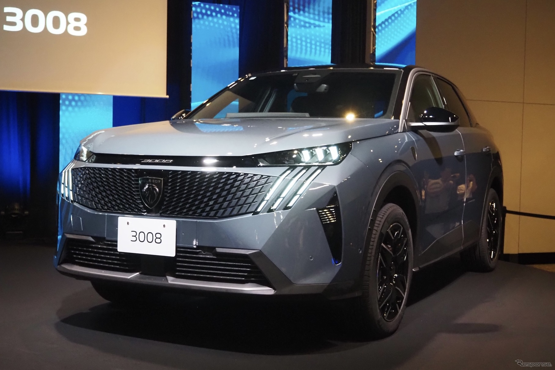 プジョー3008新型（ハイブリッド）