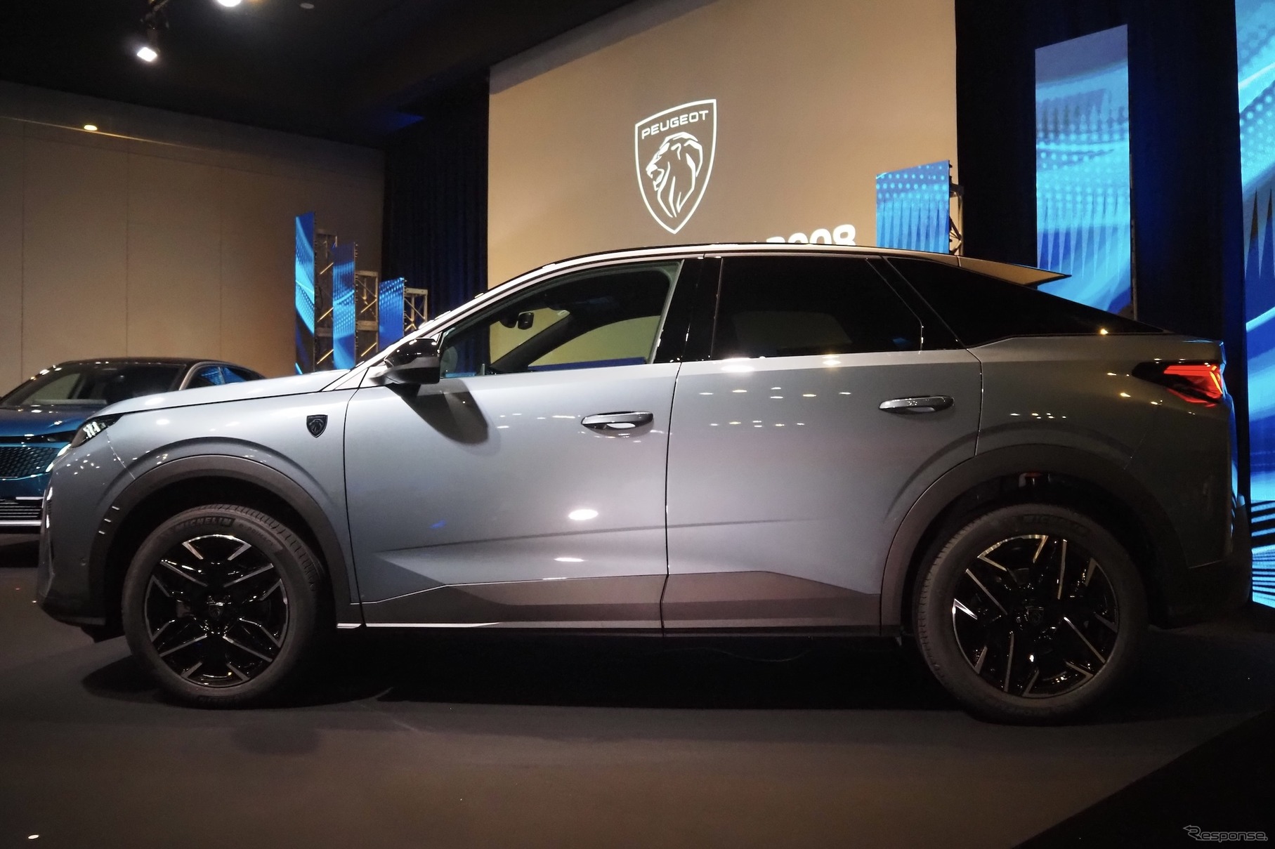 プジョー3008新型（ハイブリッド）