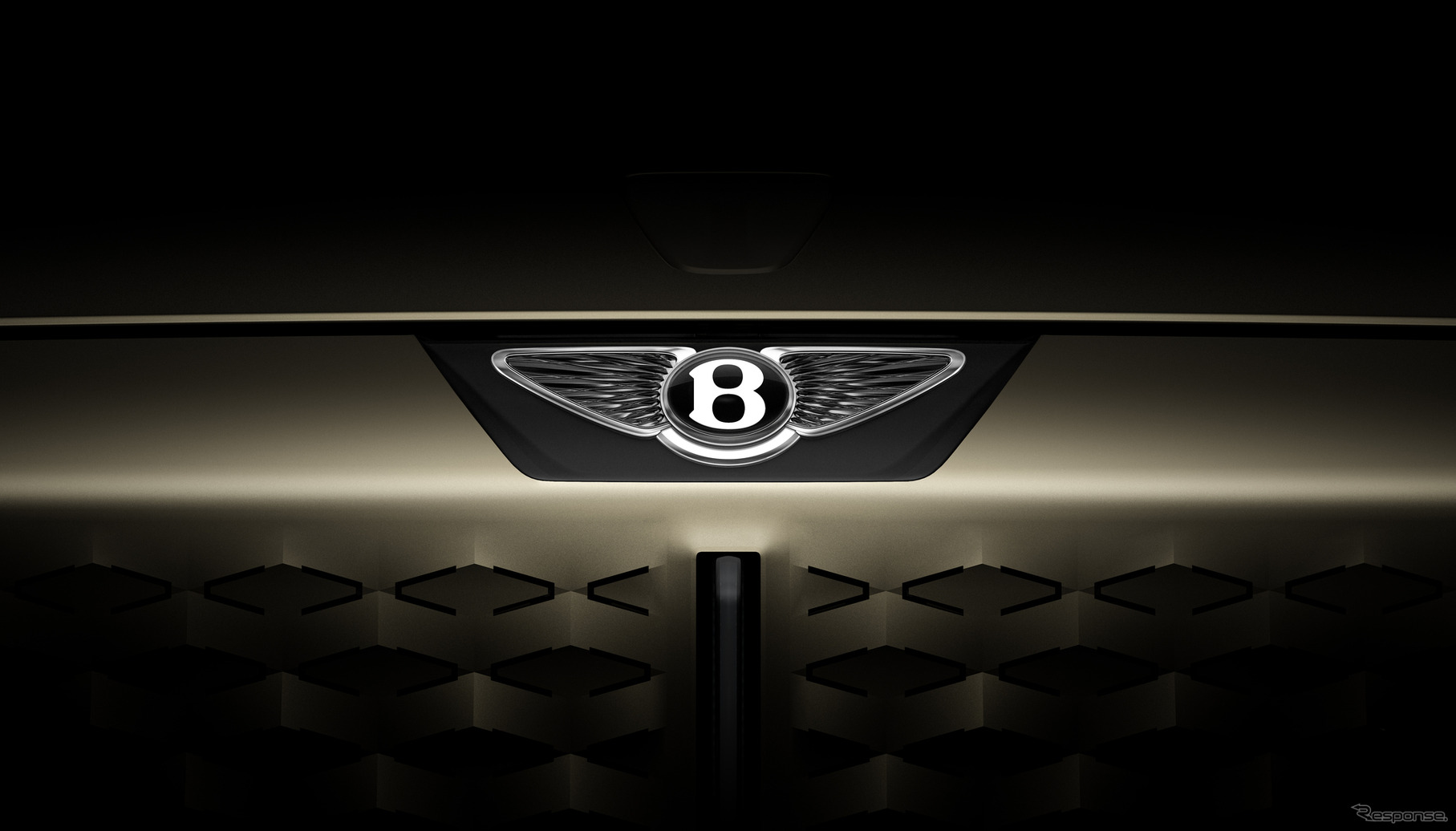 ベントレーの新「ウィングドB」エンブレム