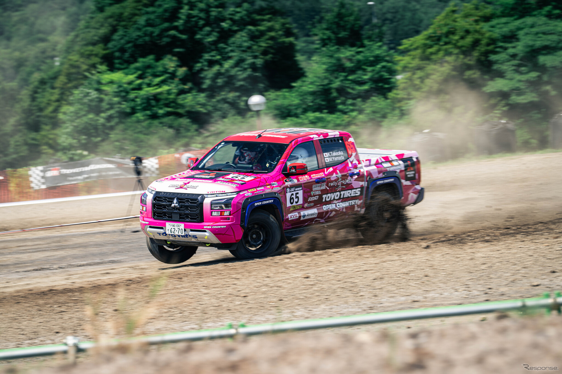 XC-2クラス4位の「圭ラリープロジェクト with MMC TOYO TIRES」チーム