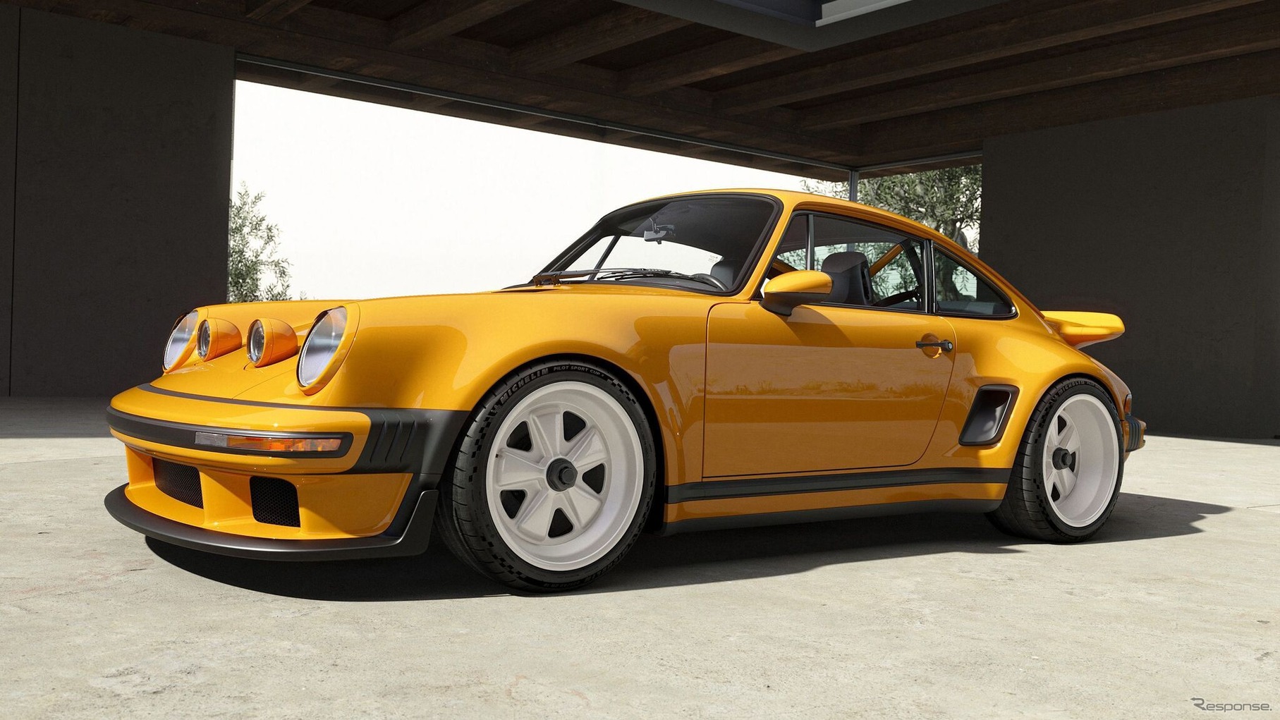 ポルシェ911カレラクーペ・リイマジンド・バイ・シンガー