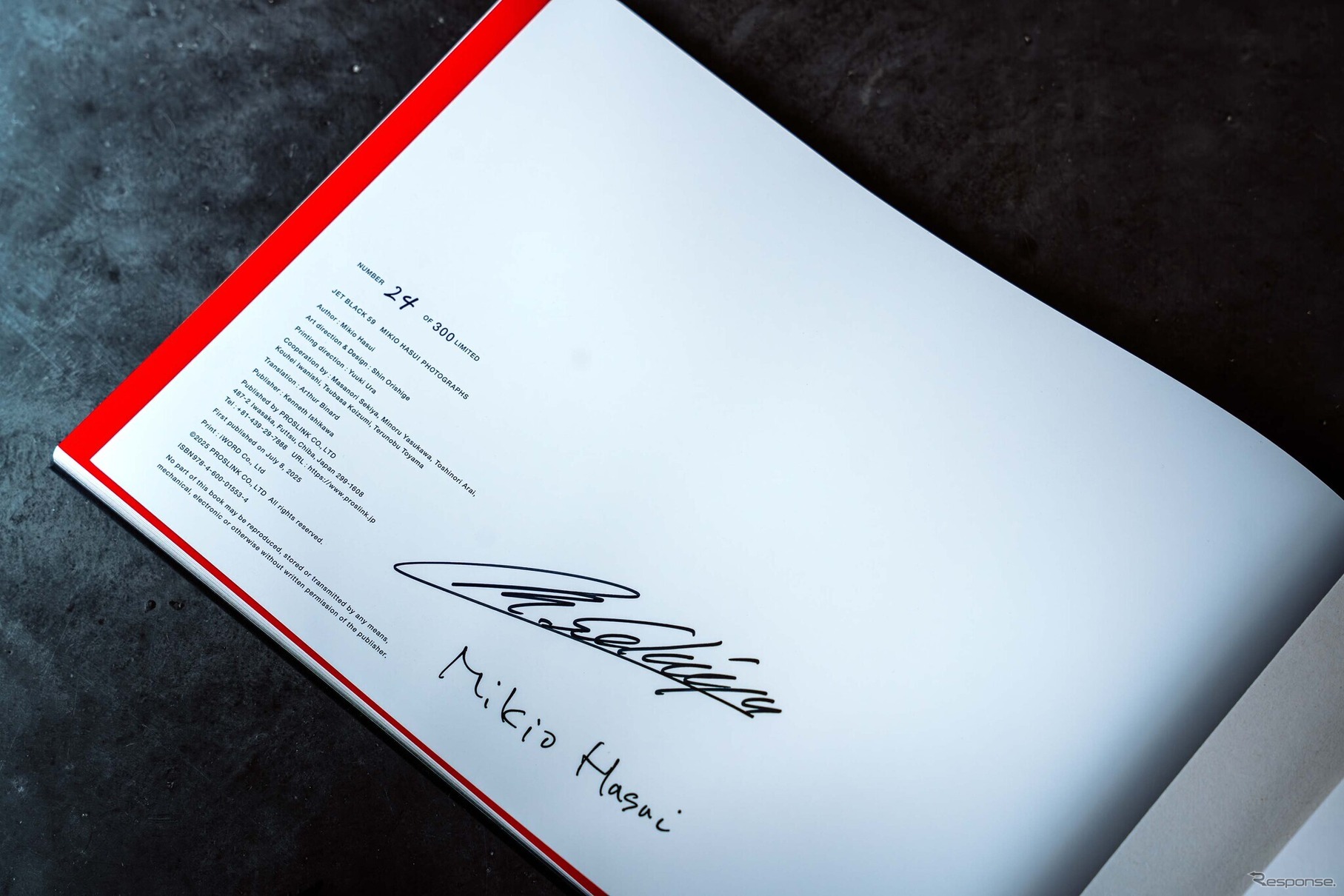 ル・マン24時間レースで優勝したマクラーレン『F1 GTR』を収めた写真集「Jet Black 59」
