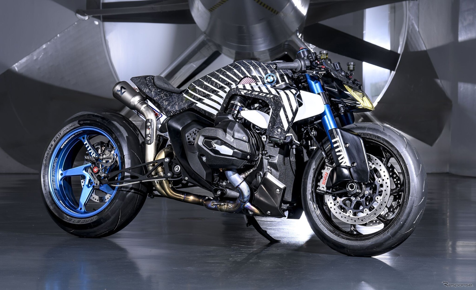 BMW『R 1300 R TITAN』