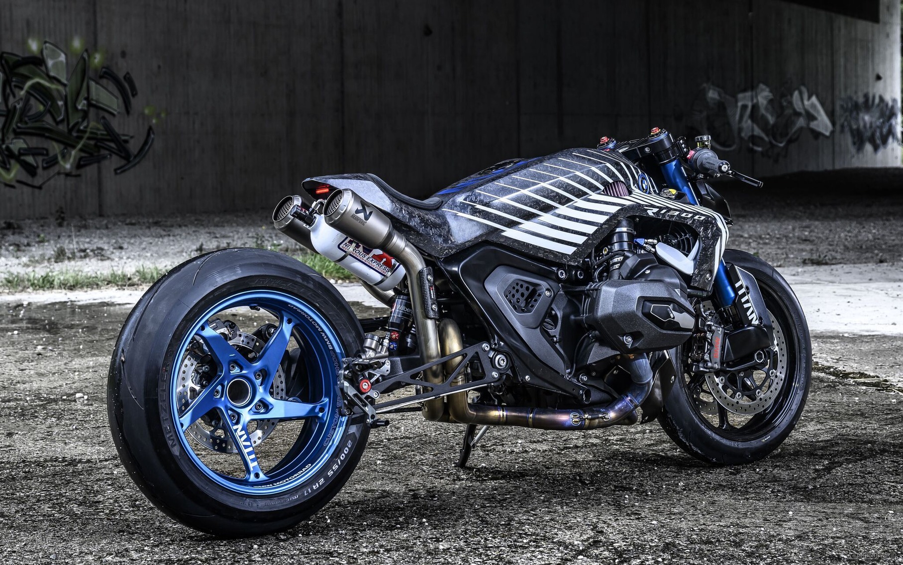 BMW『R 1300 R TITAN』