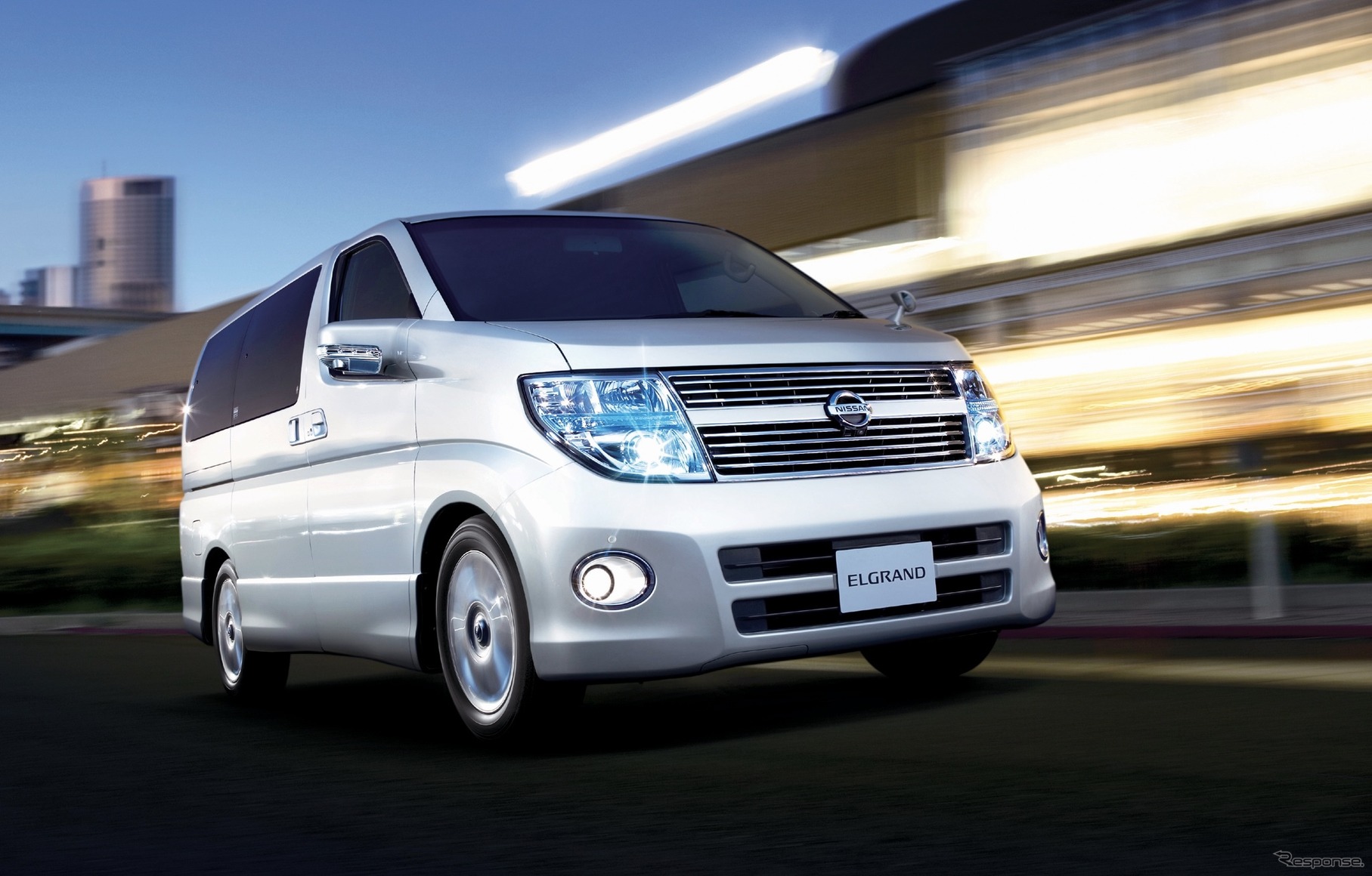 日産車体湘南工場製：日産エルグランド（2002年）