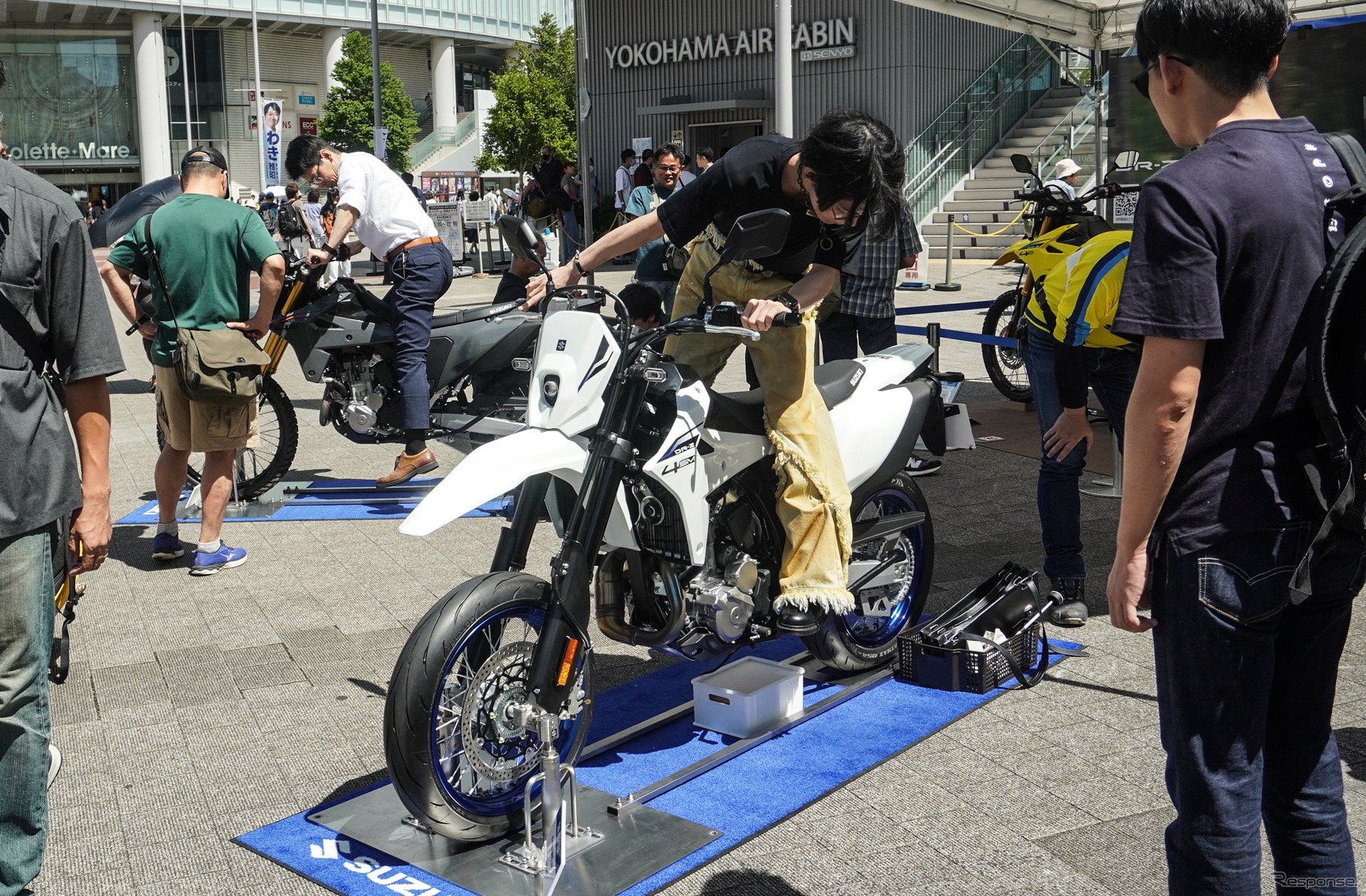 新型『DR-Z4S』『DR-Z4SM』が展示された「スズキ モーターサイクルコレクション2025」（7月19日）