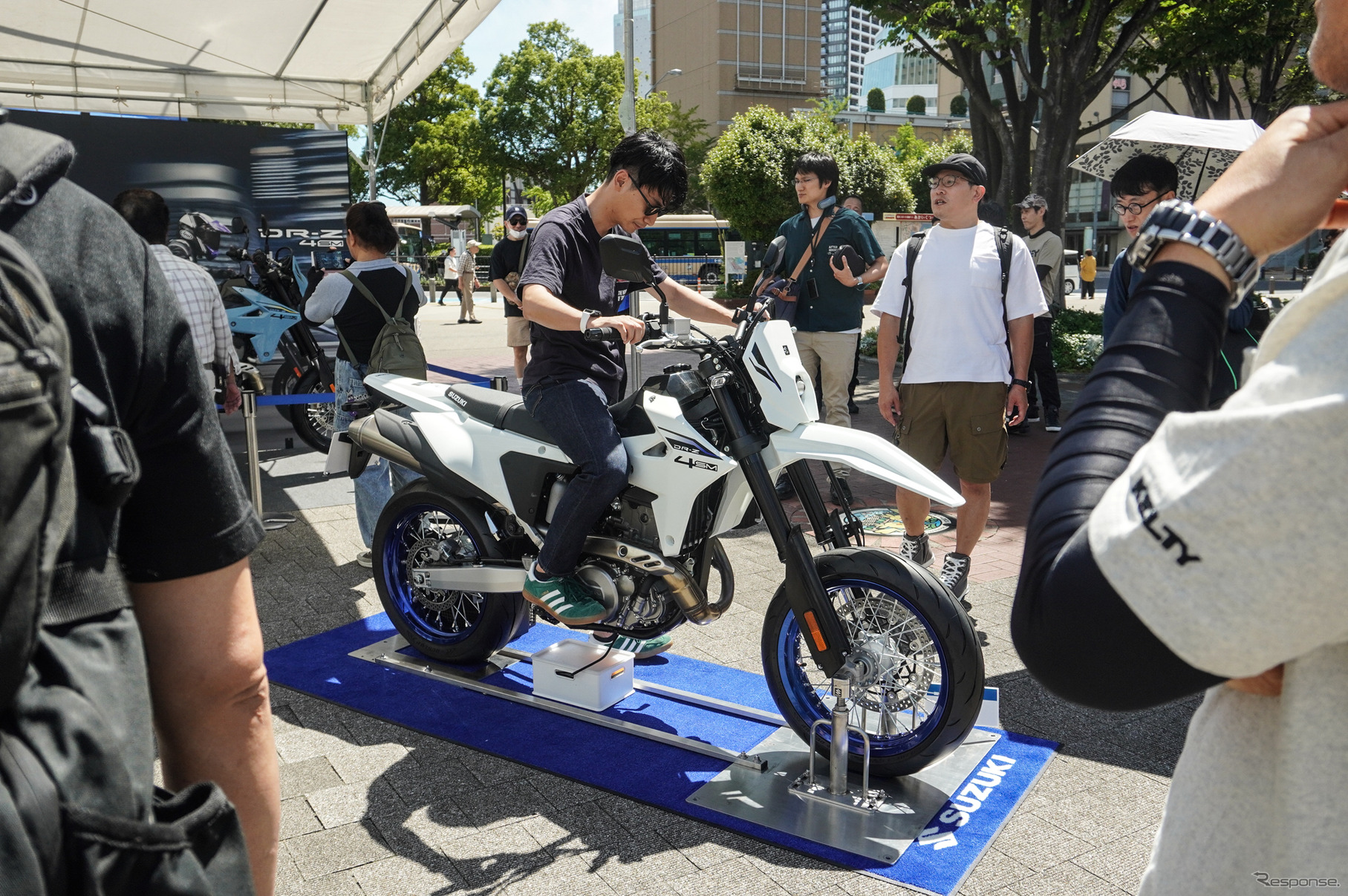 新型『DR-Z4S』『DR-Z4SM』が展示された「スズキ モーターサイクルコレクション2025」（7月19日）