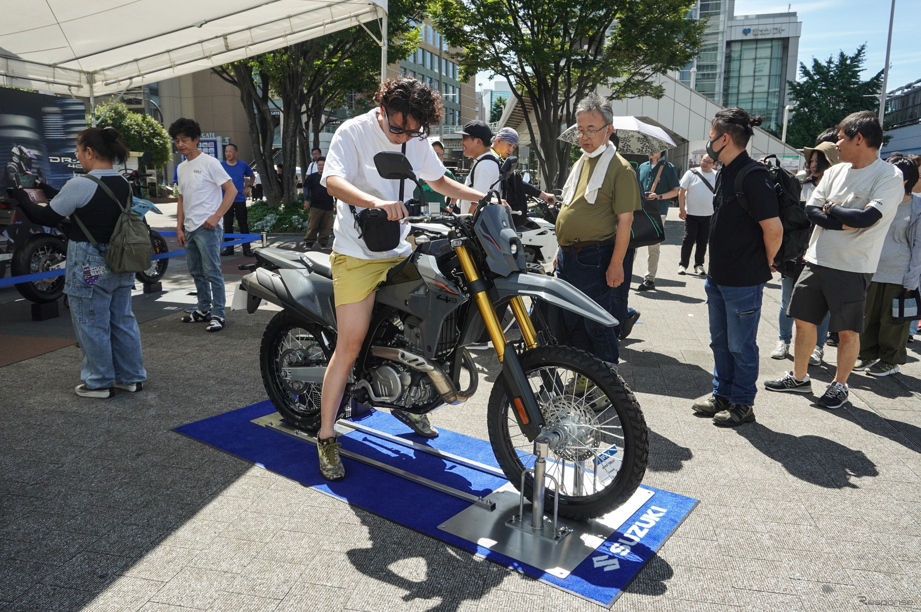 新型『DR-Z4S』『DR-Z4SM』が展示された「スズキ モーターサイクルコレクション2025」（7月19日）