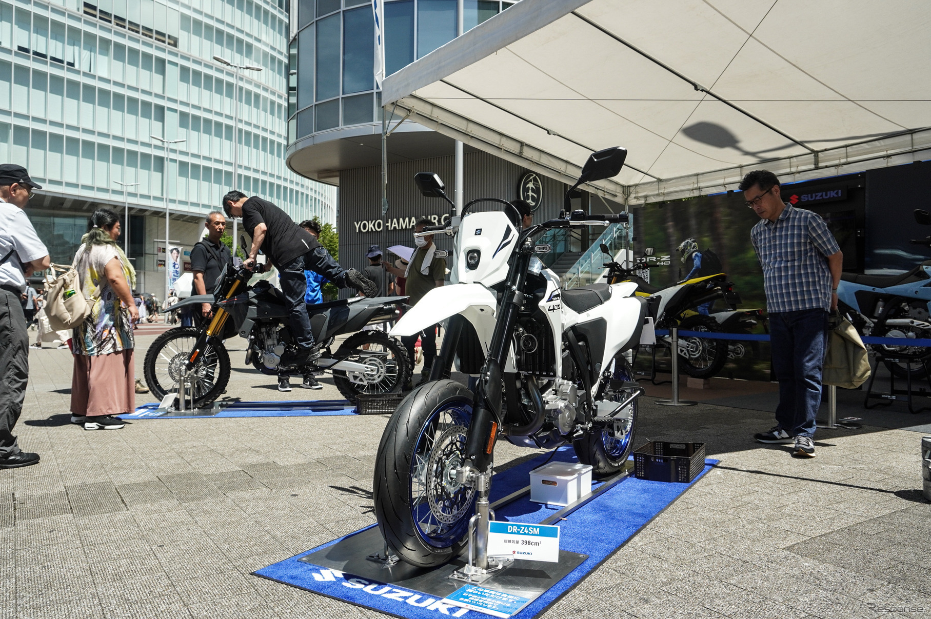 新型『DR-Z4S』『DR-Z4SM』が展示された「スズキ モーターサイクルコレクション2025」（7月19日）