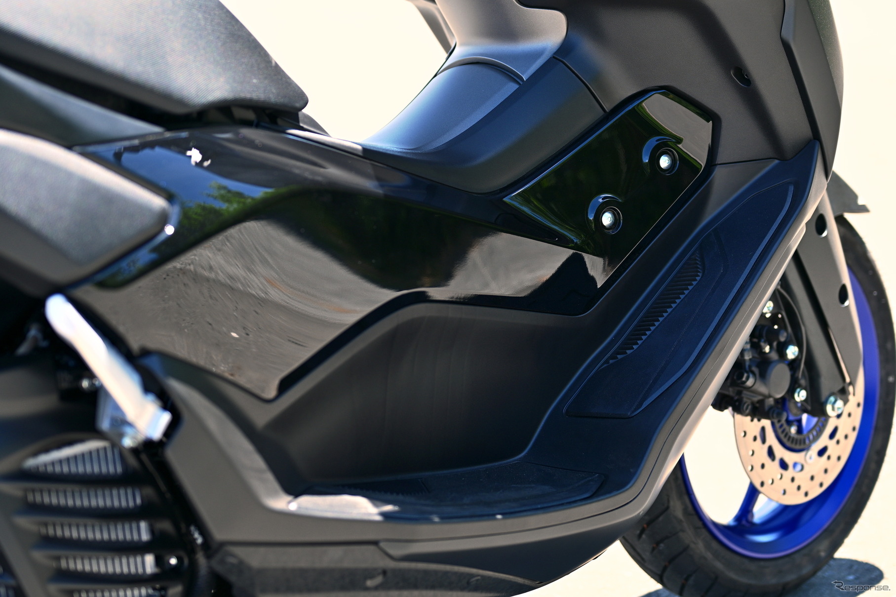 NMAXのフットスペース