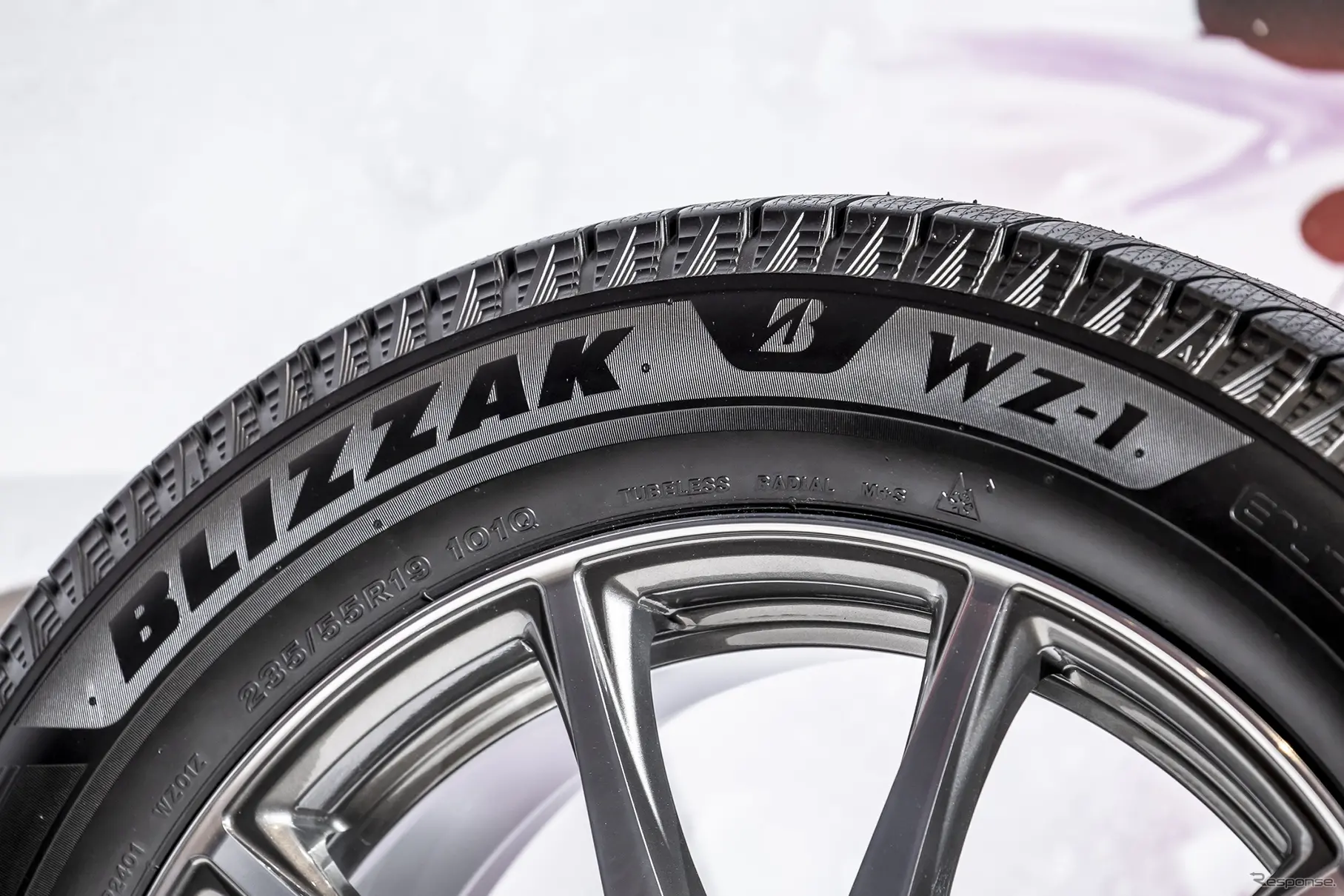 ブリヂストン「BLIZZAK WZ-1」 新時代到来！ ENLITEN技術で実現した最強の氷上性能