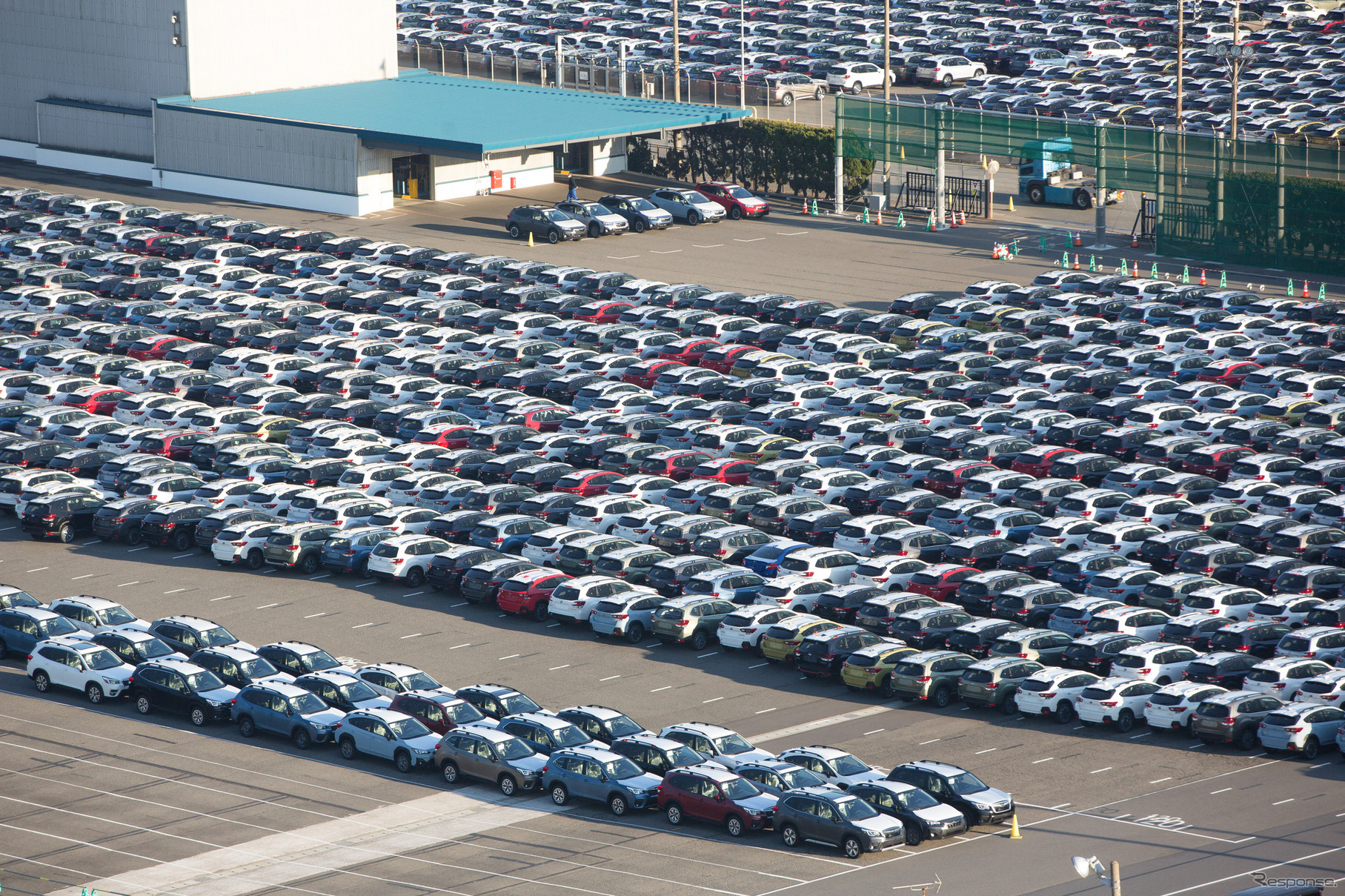 川崎港から輸出されるスバル車（参考画像）