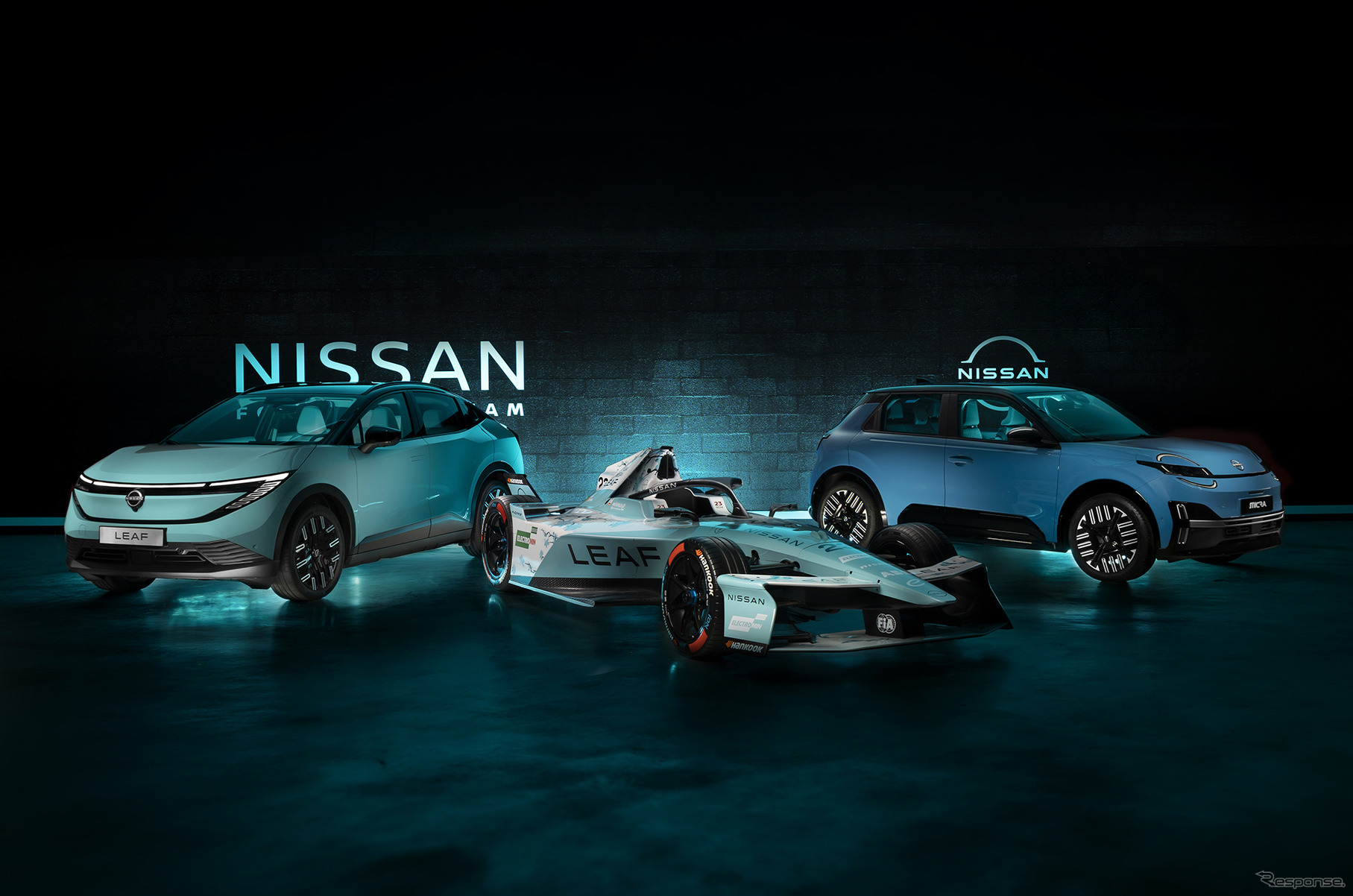 ティールブルーの日産フォーミュラEマシン