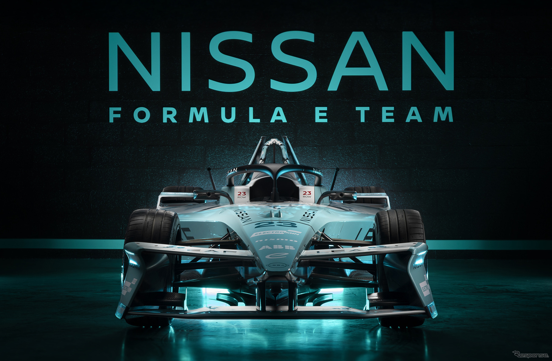 日産のフォーミュラE最終戦に新型『リーフ』世界発売記念の特別ティールブルーで参戦