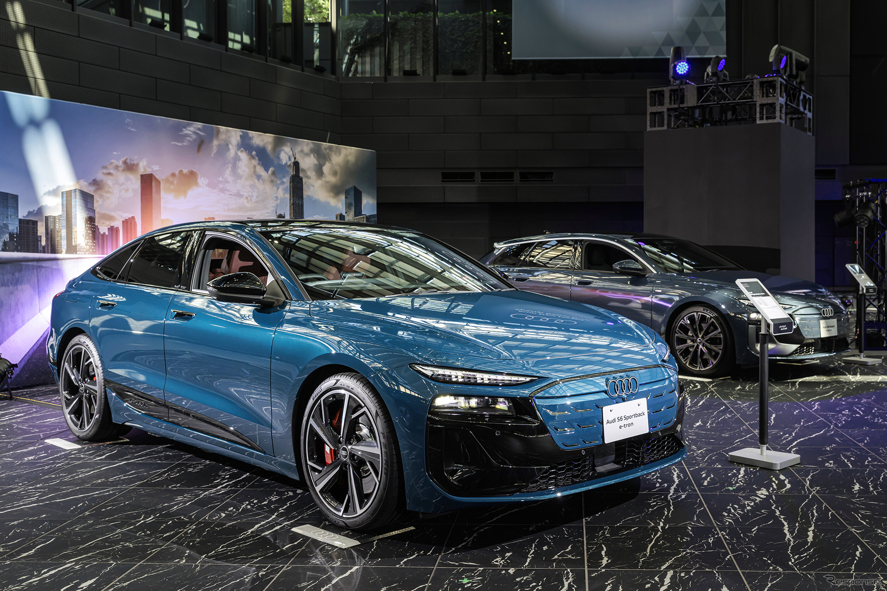 アウディが24日に日本発表した『A6 e-tron』