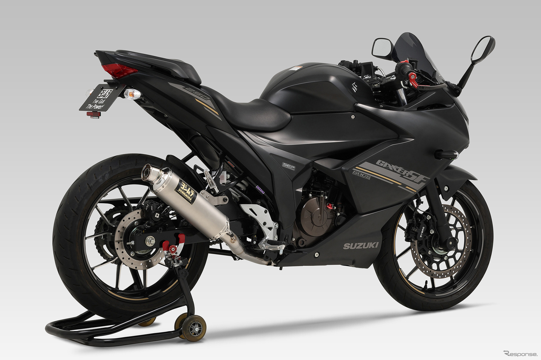 ヨシムラの「ウインドアーマー」を装着したジクサー SF250