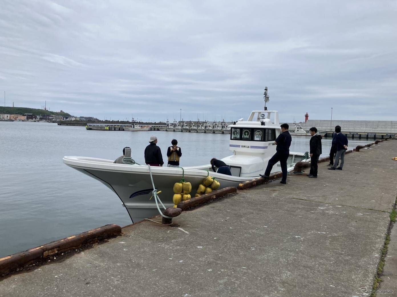 試乗会では約30人が新艇に乗船。高波の中での試乗会となった