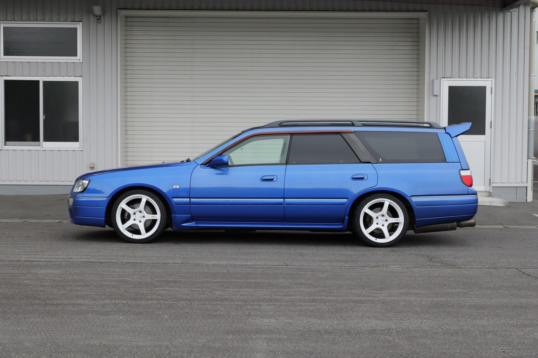 HKS ハイパーマックスS 日産・ステージア装着例 AT（出荷時車高・フロント：45mmダウン / リア：26mmダウン）