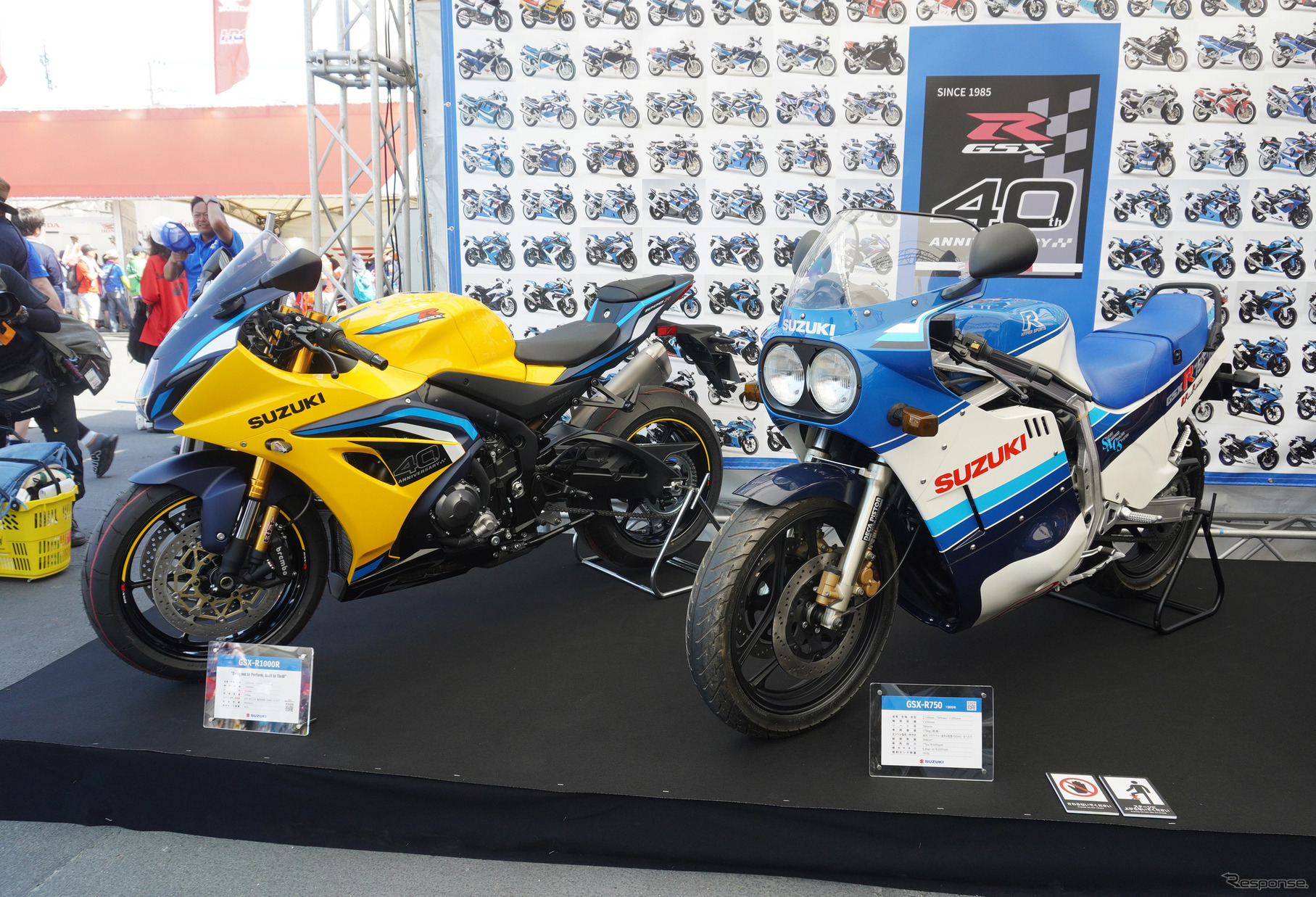 日本初公開となった新型スズキ『GSX-R1000R』（左）と元祖「GSX-R750」（右）