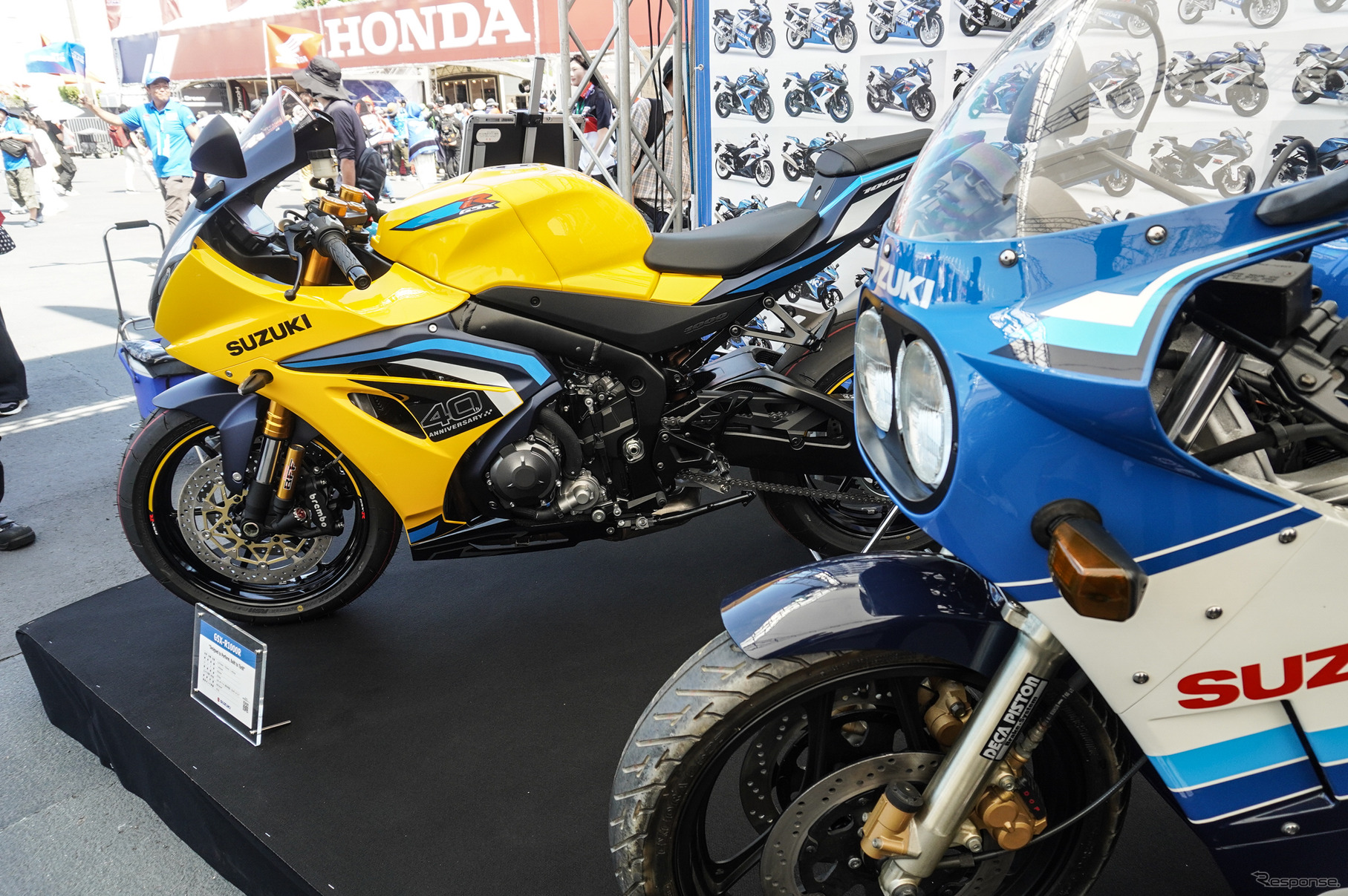 スズキ GSX-R1000R（左）と初代GSX-R750（右）