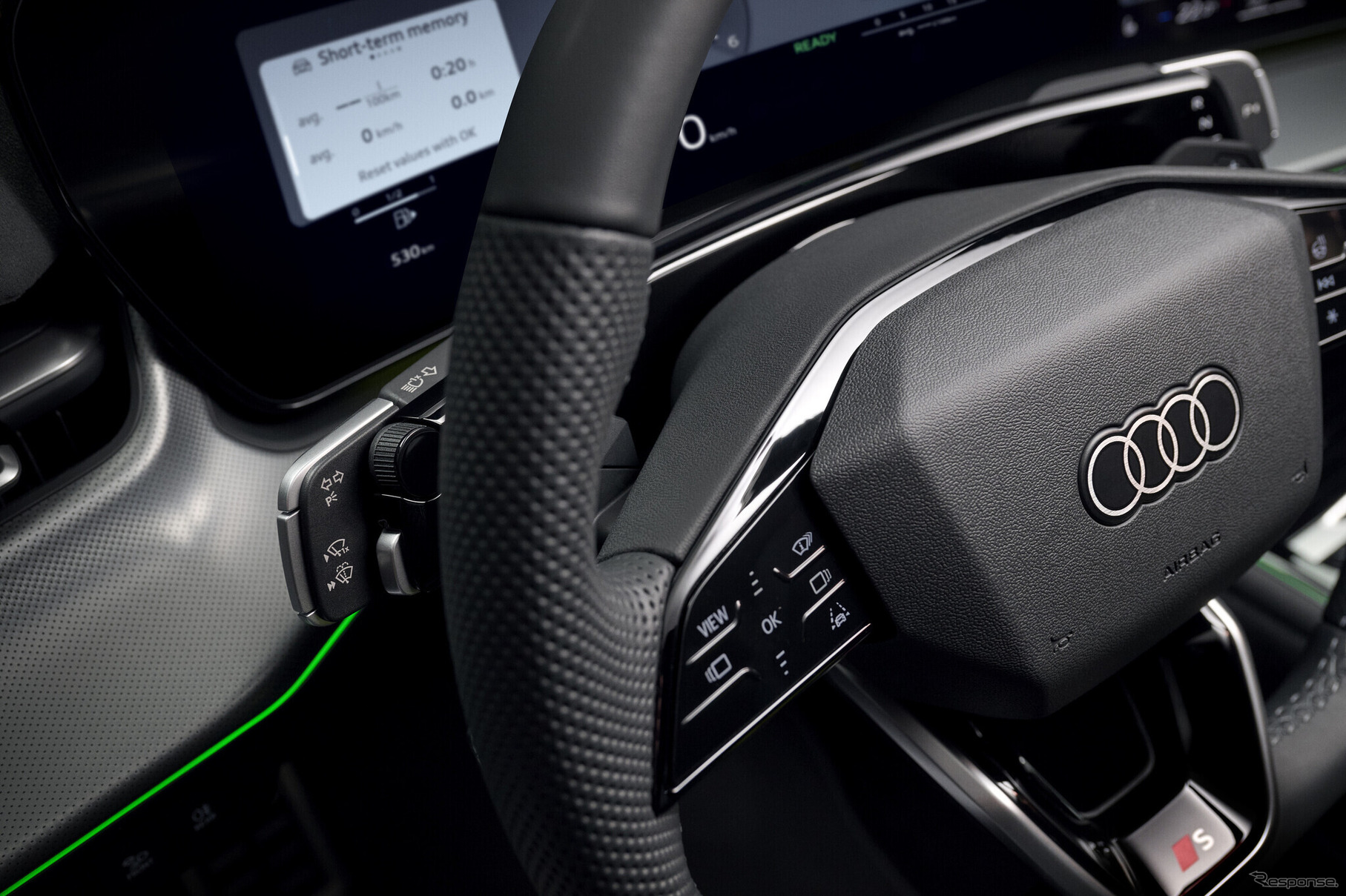 コラムシフトを採用するアウディ Q3 新型