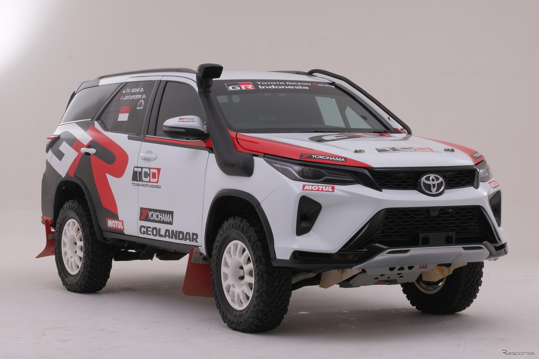 「TOYOTA GAZOO Racing Indonesia」のトヨタ『フォーチュナー』トゥバグス・アディ・モレンシャディ選手搭乗車