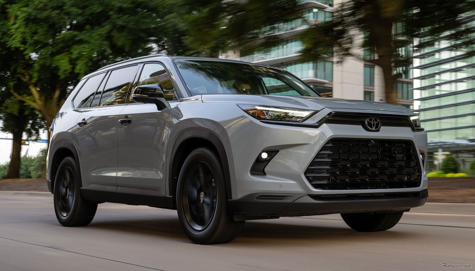 トヨタ・グランドハイランダーの「ハイブリッド ナイトシェード エディション」