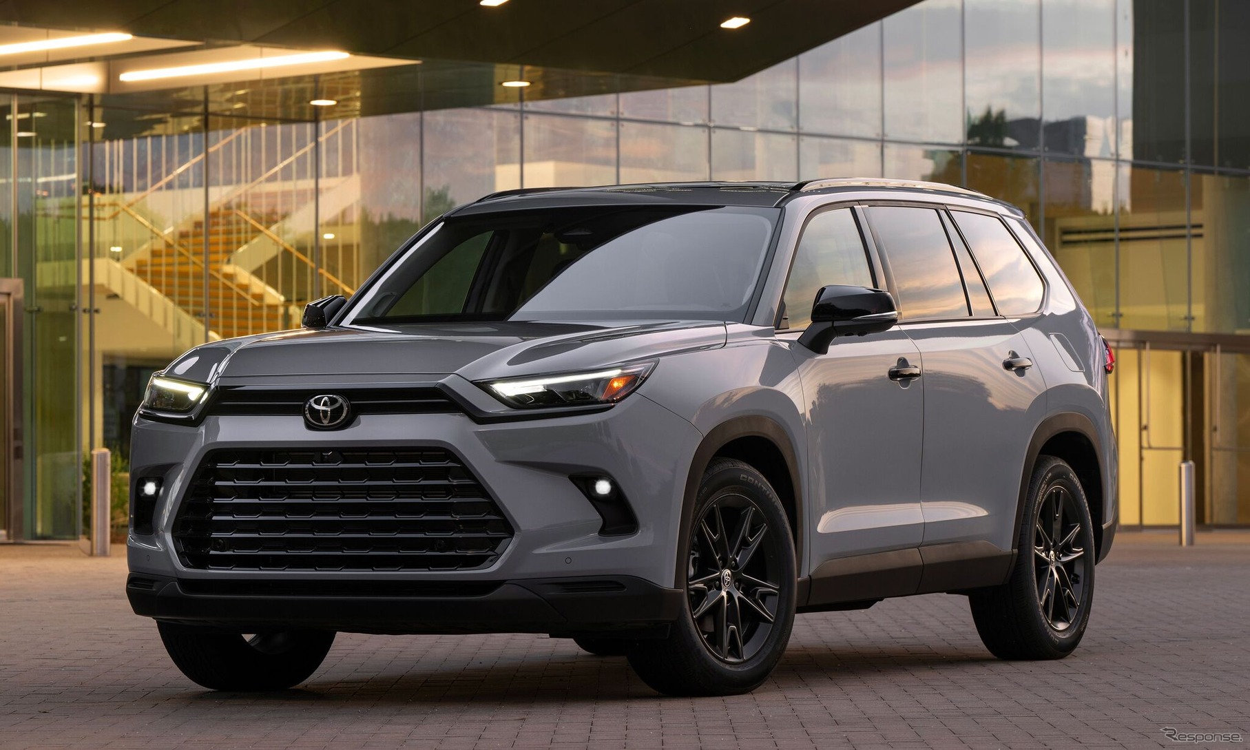 トヨタ・グランドハイランダーの「ハイブリッド ナイトシェード エディション」