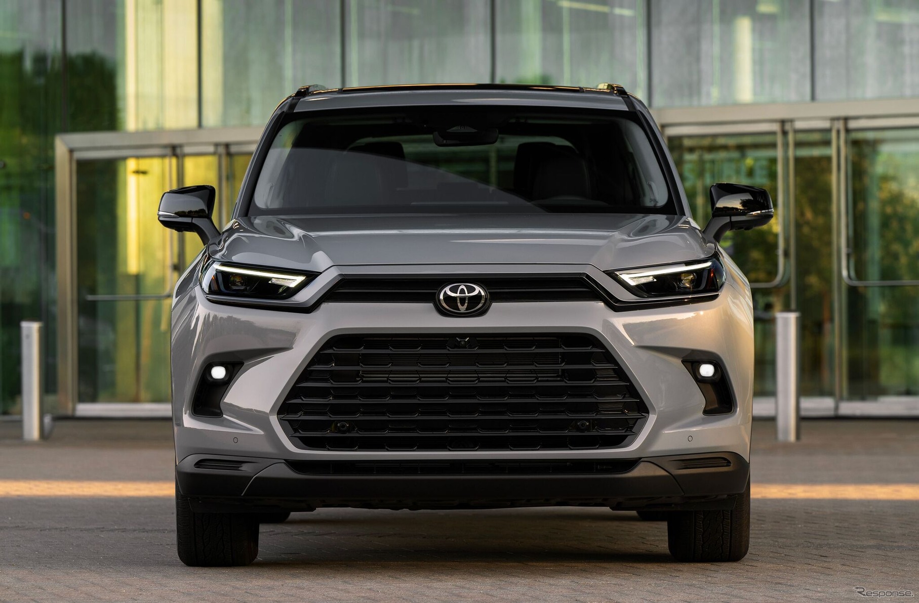 トヨタ・グランドハイランダーの「ハイブリッド ナイトシェード エディション」