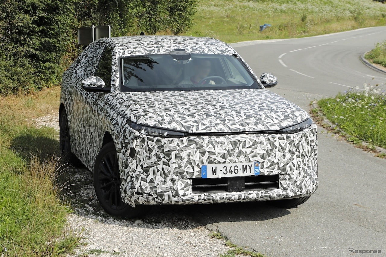 DS 7 次期型のプロトタイプ