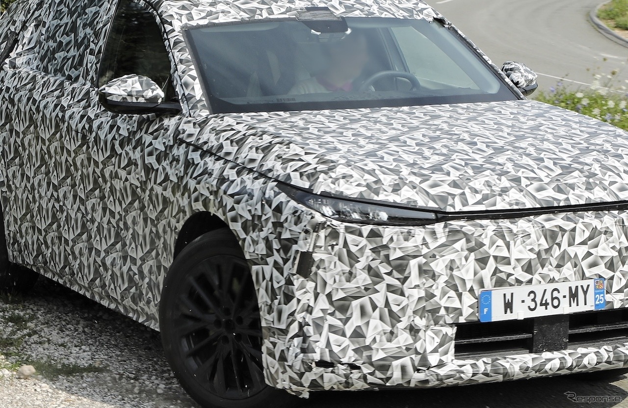 DS 7 次期型のプロトタイプ