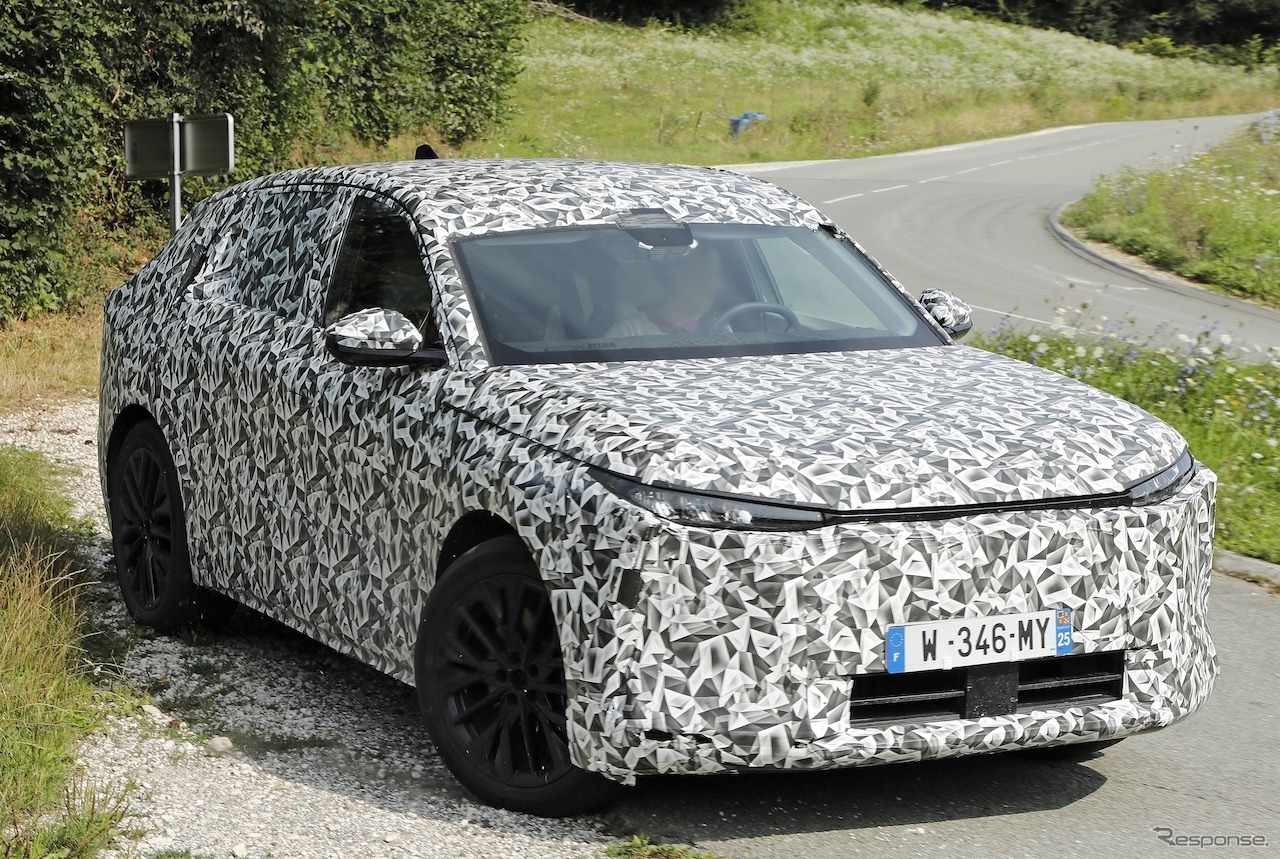 DS 7 次期型のプロトタイプ