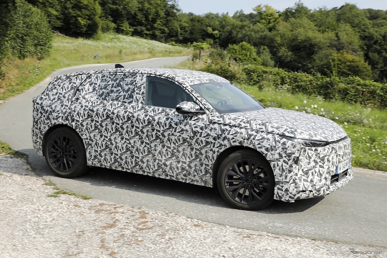 DS 7 次期型のプロトタイプ