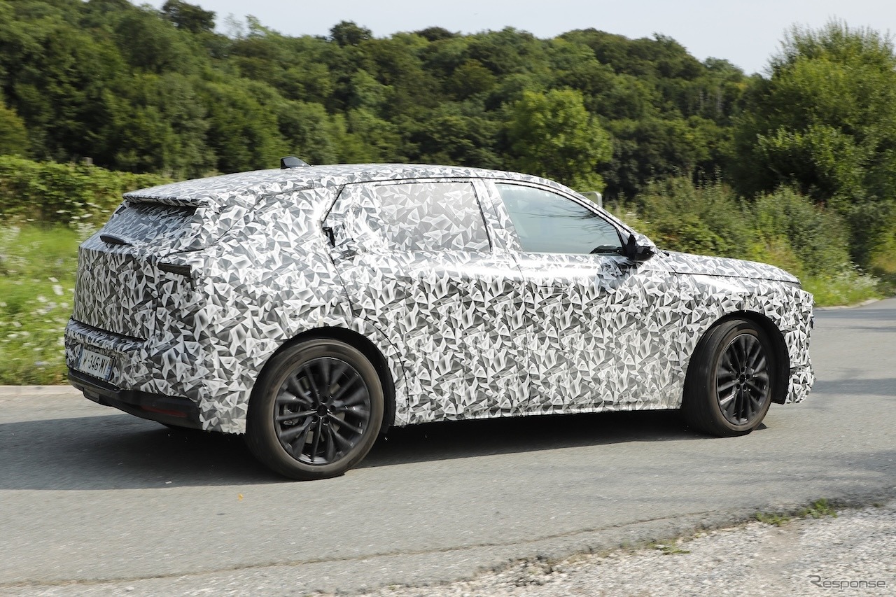 DS 7 次期型のプロトタイプ