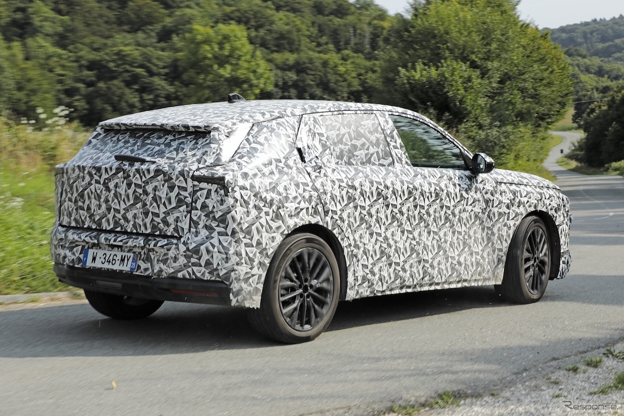 DS 7 次期型のプロトタイプ