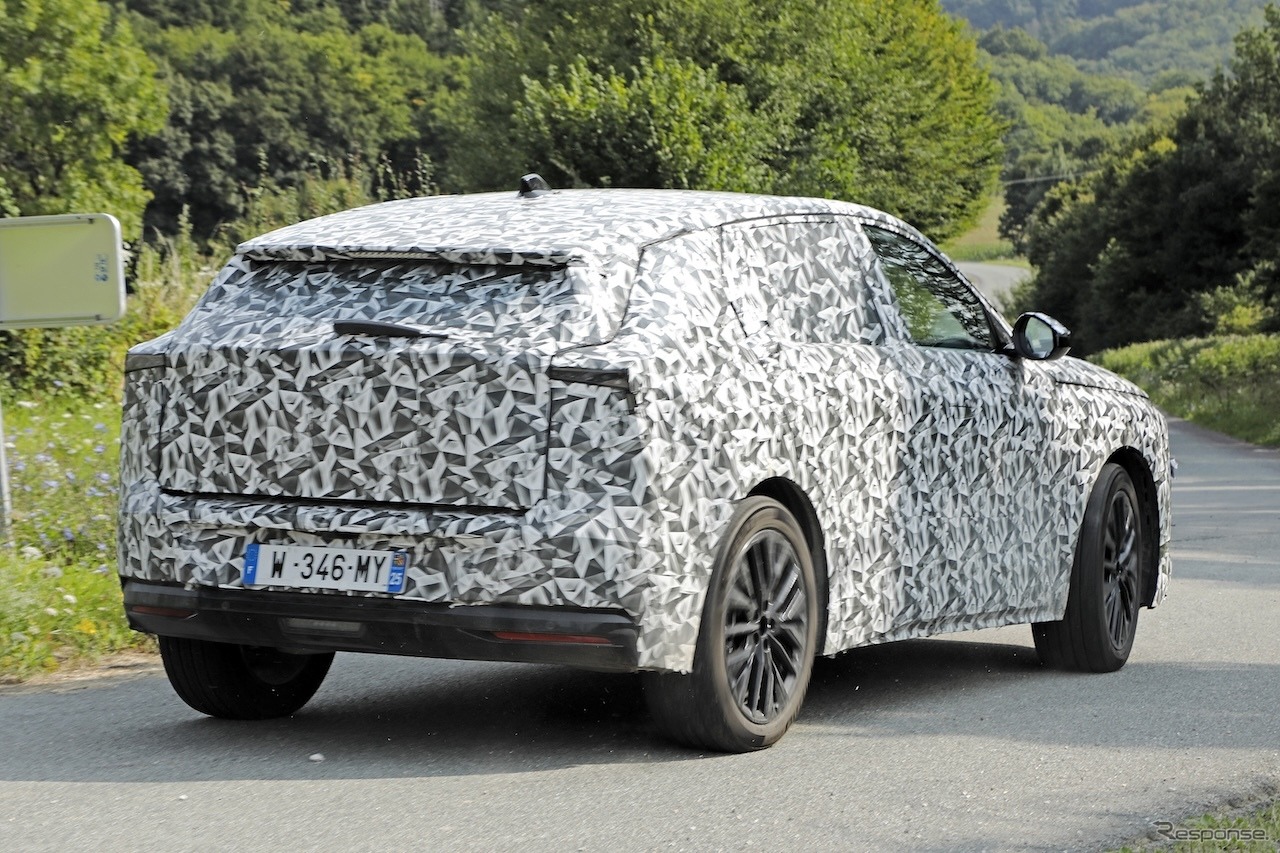 DS 7 次期型のプロトタイプ