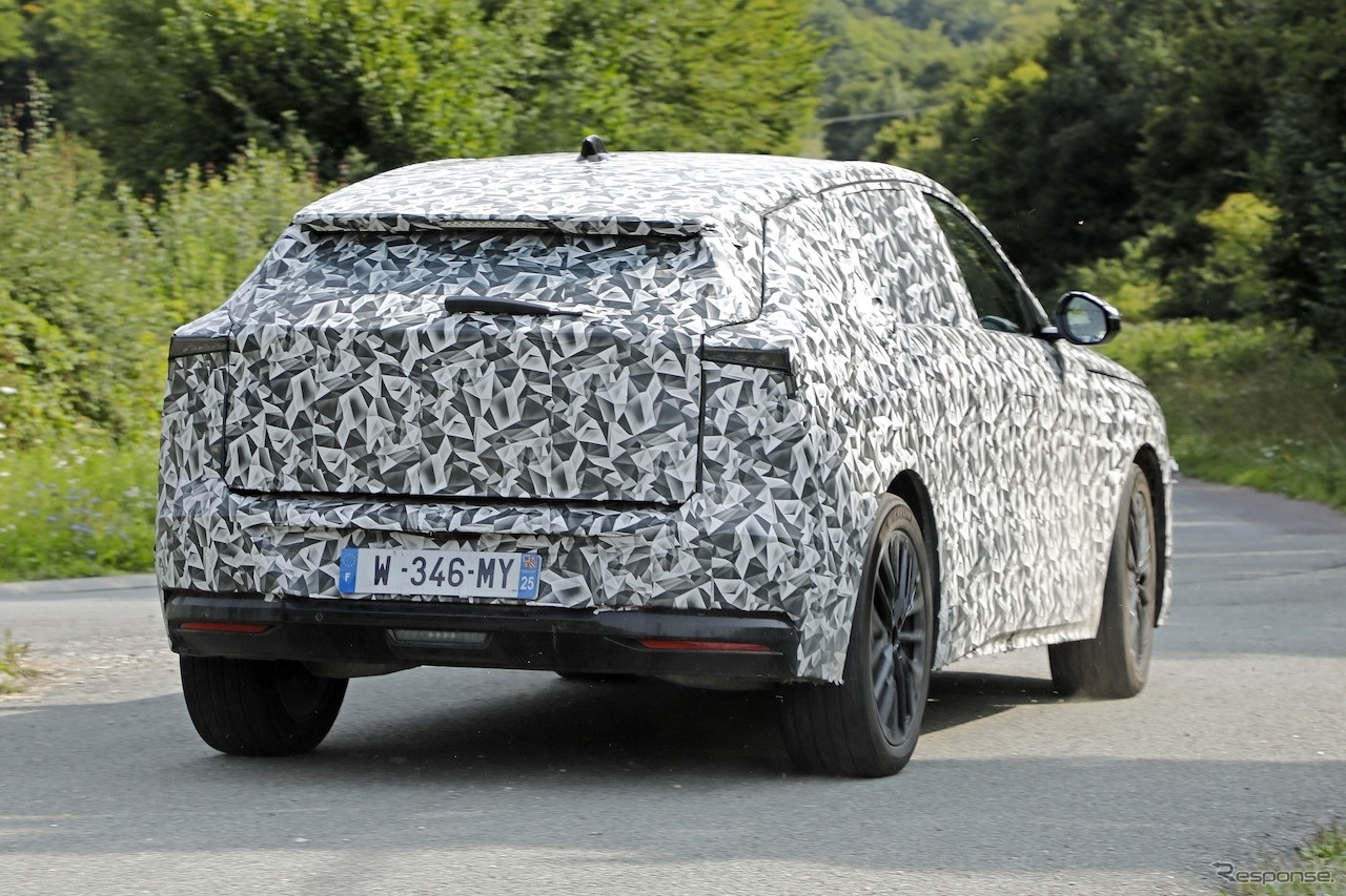 DS 7 次期型のプロトタイプ