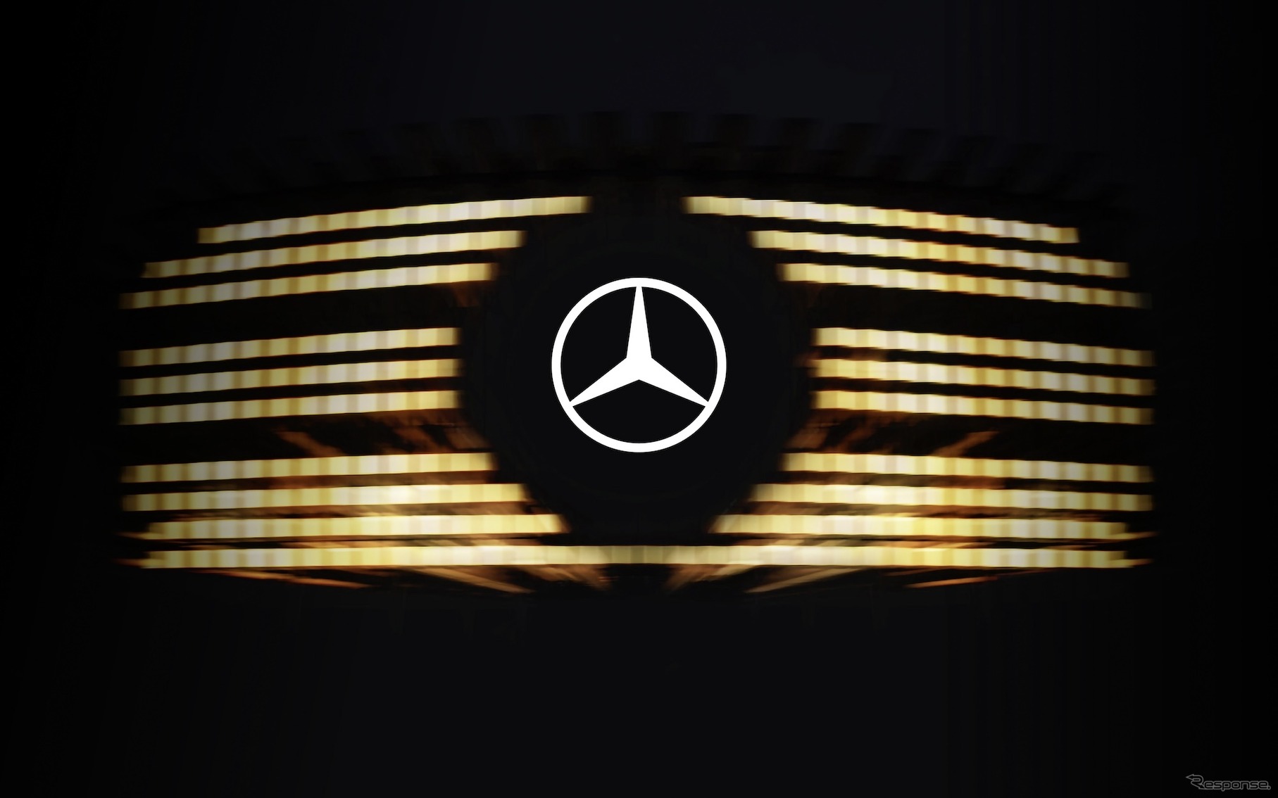 メルセデスベンツの主力SUV『GLC』、新型を9月に世界初公開へ