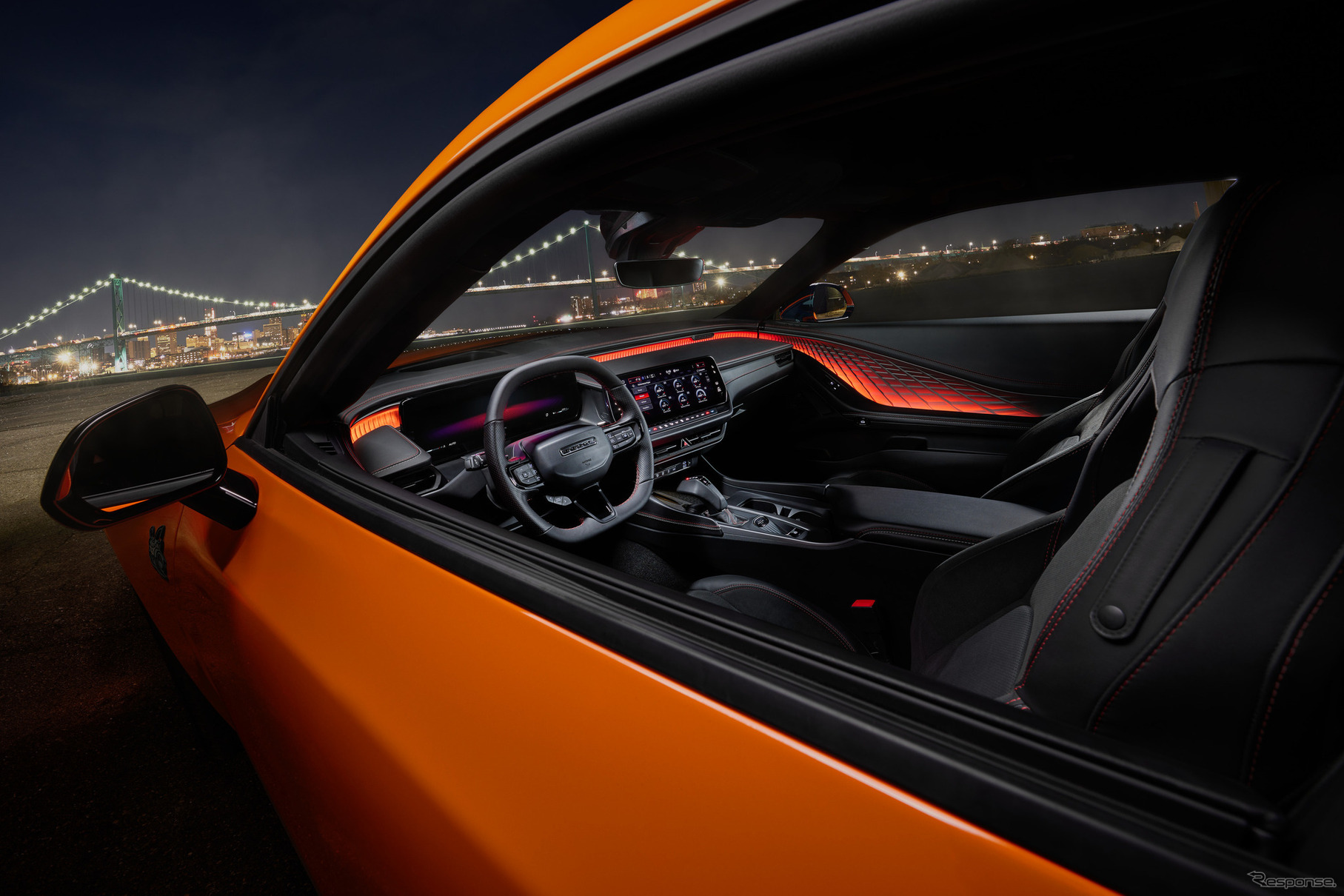 ダッジ『チャージャー』の内燃エンジン仕様の「スキャットパック」