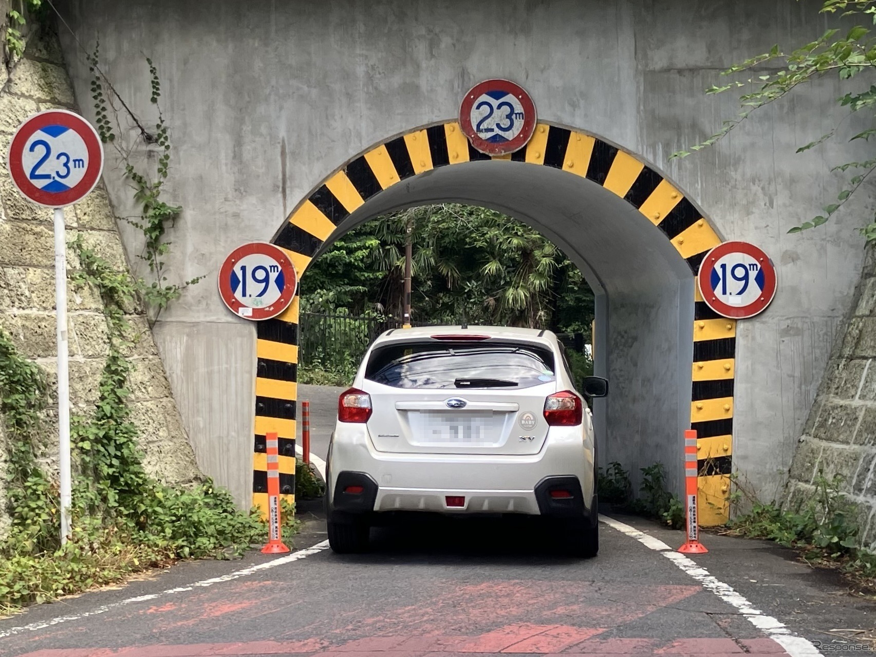 小金井市東町の西武線ガード（5丁目側）