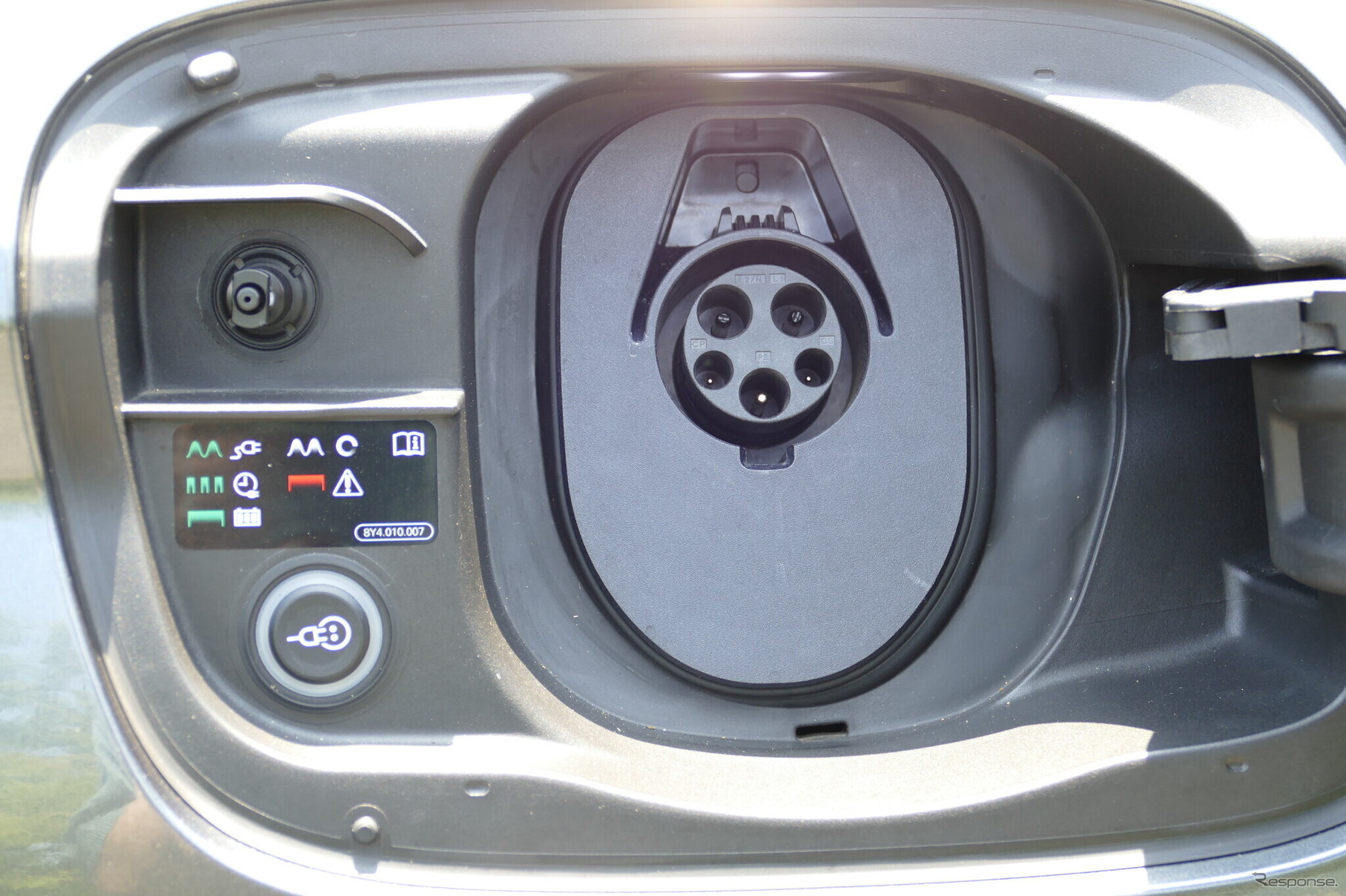 アウディ Q6 e-tron quattro advanced