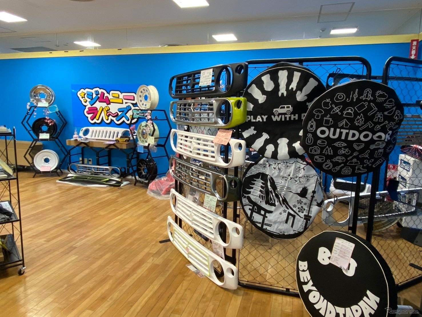 メーカーの垣根をこえた商品を展示