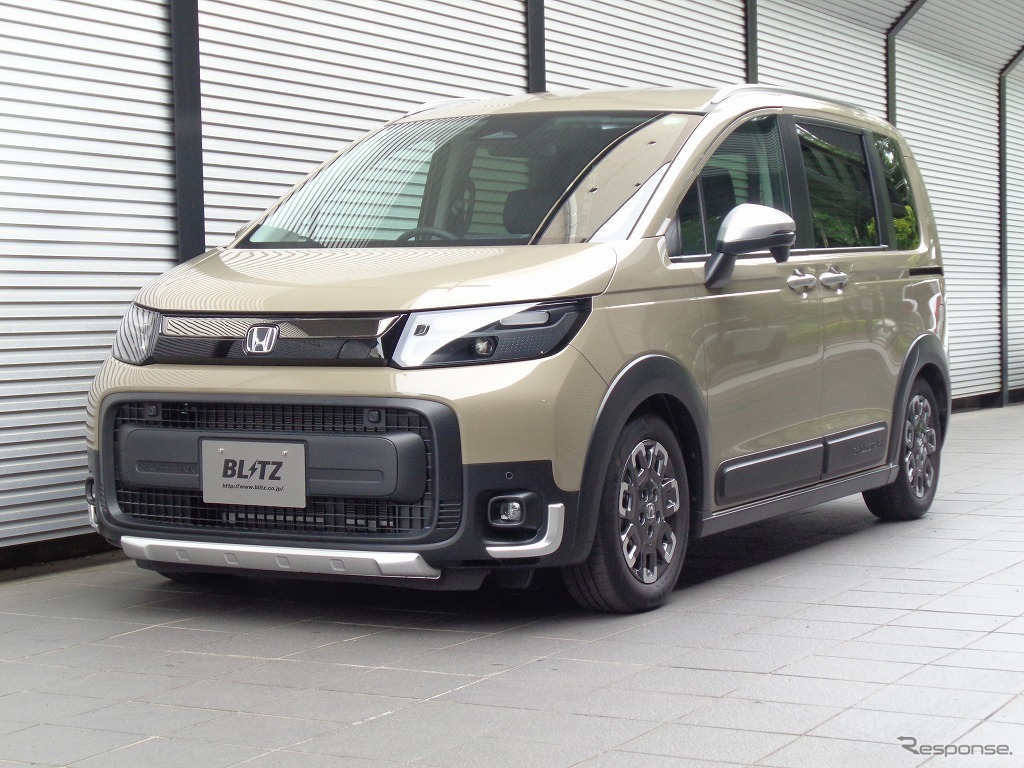 ブリッツ DAMPER ZZ-R　ホンダ・フリード装着例（ダウン量：フロント 15mmダウン / リア 30mmダウン）