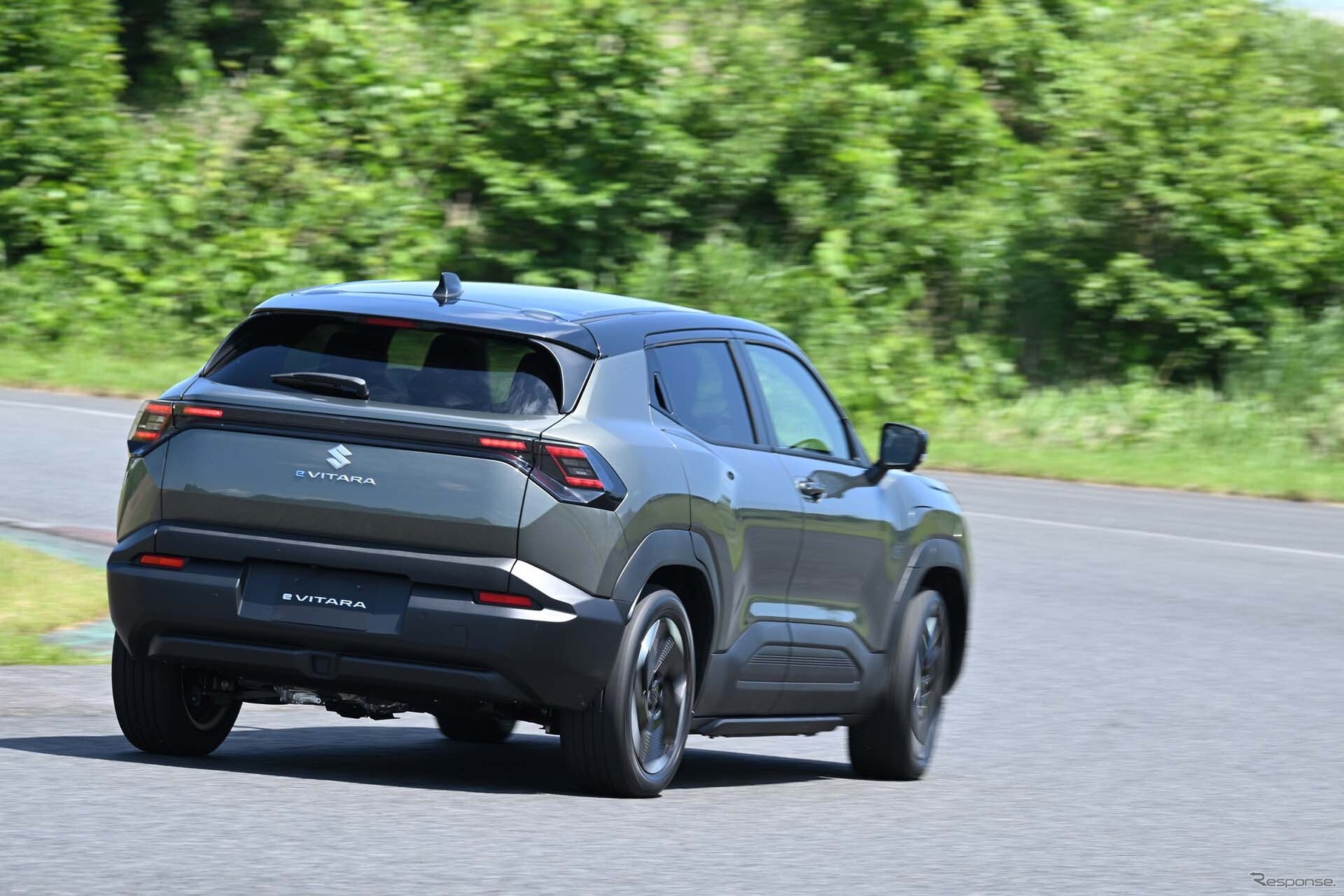 「eビターラ」4WD。圧倒的なパワーを発揮しながらも、その走りは極めてジェントルなフィーリングを見せた