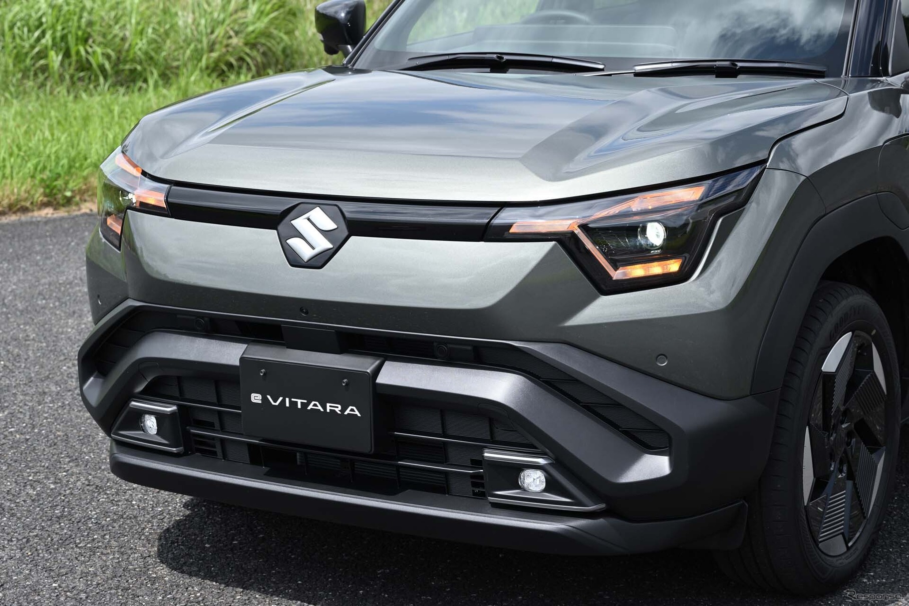 「eビターラ」4WD。BEVならではのグリルレスとしたフロント部。厚みもあり存在感は抜群だ