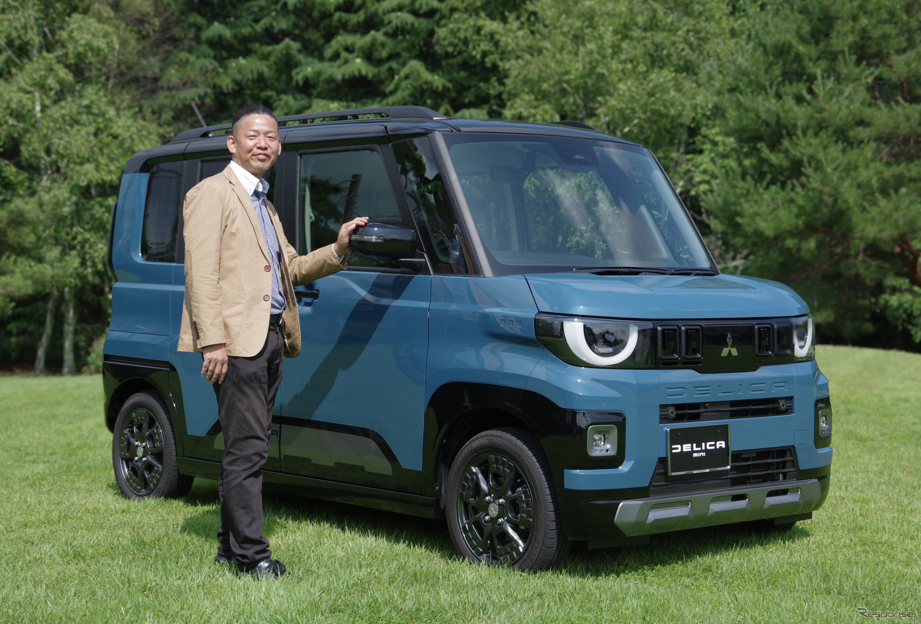三菱 デリカミニ 新型と開発責任者の藤井康輔さん
