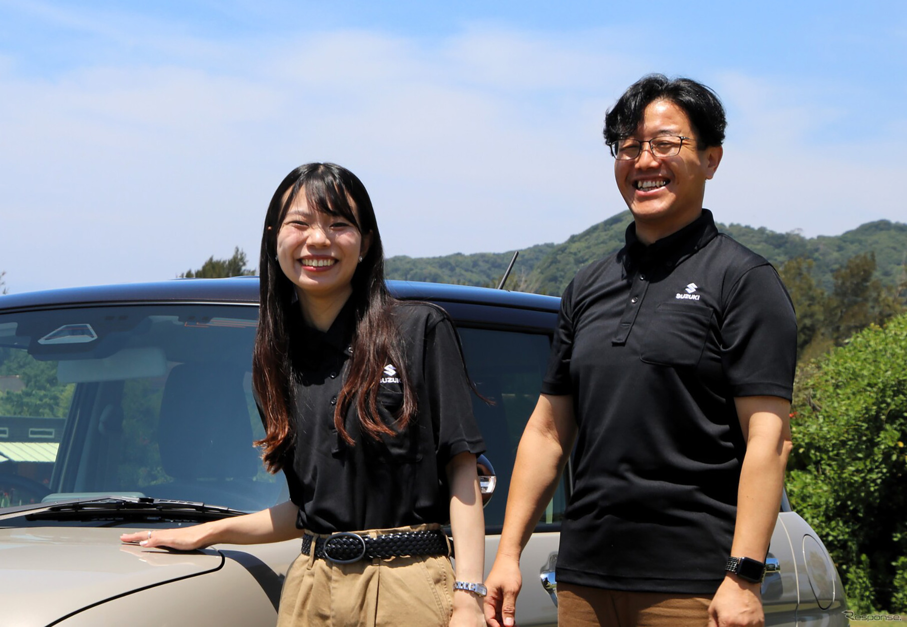 デザイナーの長嶋みのりさん（左）と開発責任者の竹中秀昭さん（右）