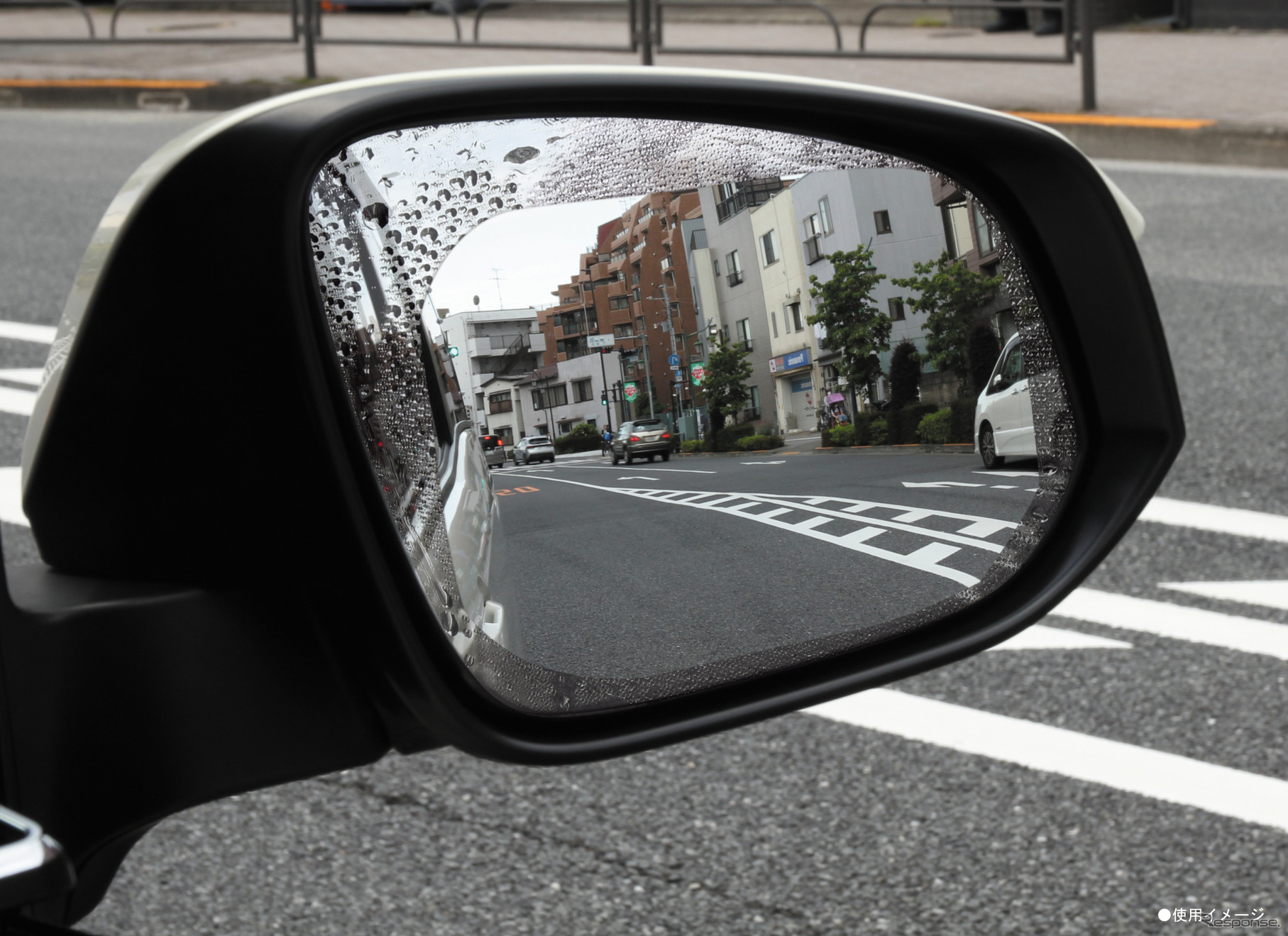 大型サイドミラー対応のLサイズと車種専用モデルが登場した、カーメイトの「ゼロワイパー・フィルムタイプ」