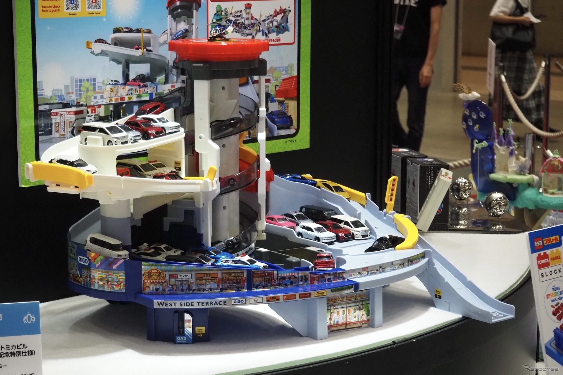 タカラトミー・グランドモールトミカビル（トミカ55周年記念特別仕様）。日本おもちゃ大賞2025エアクション部門大賞